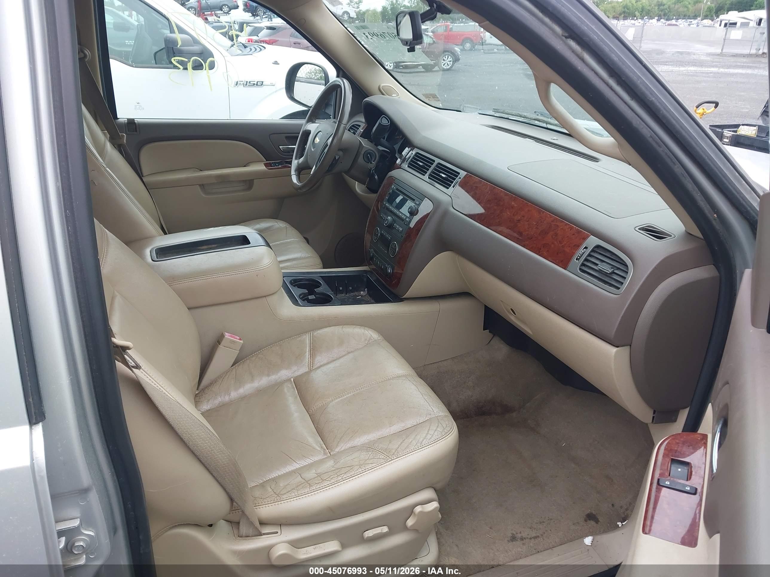 CHEVROLET TAHOE image 5