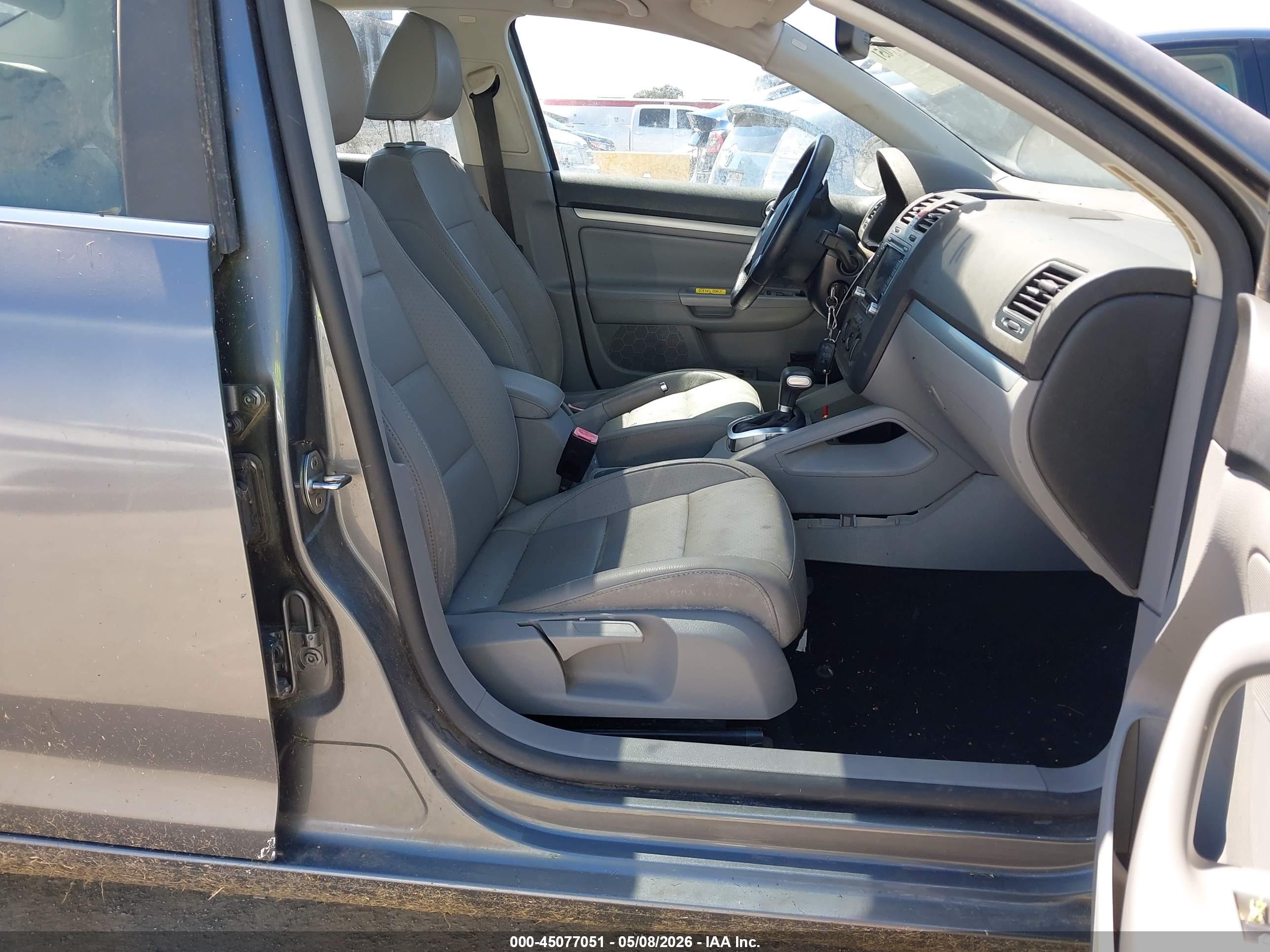 VOLKSWAGEN JETTA image 5