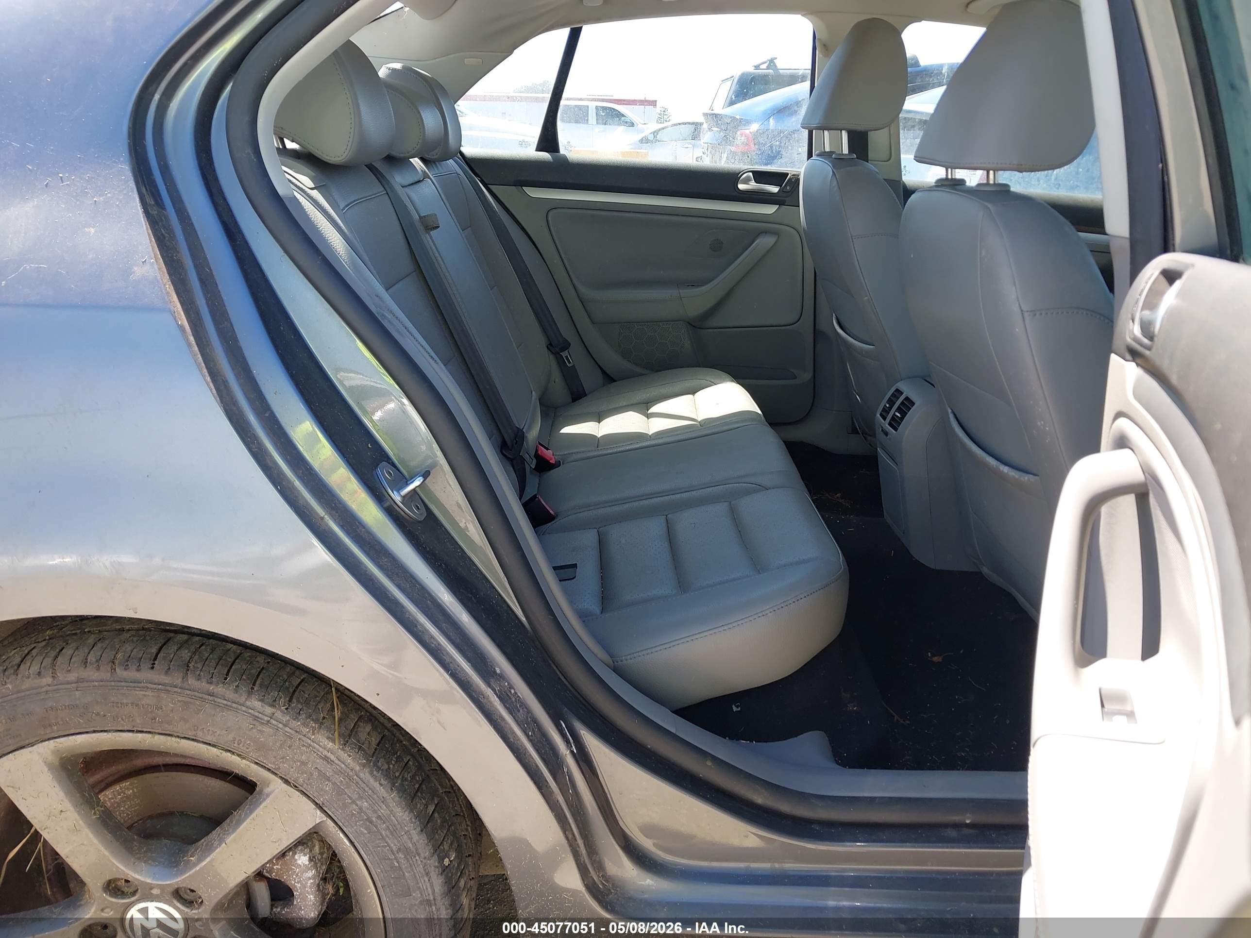 VOLKSWAGEN JETTA image 8