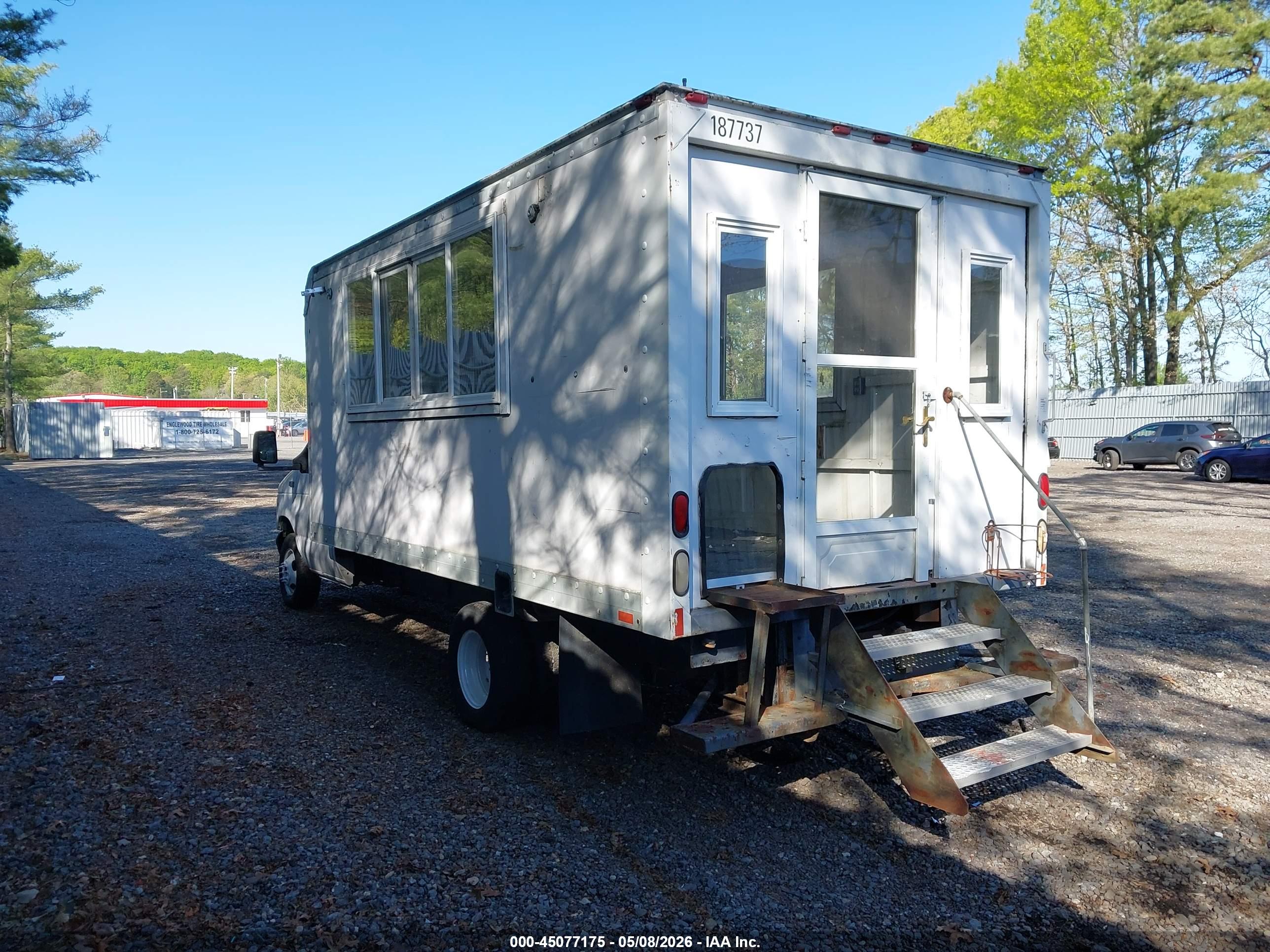 FORD E-350 image 3