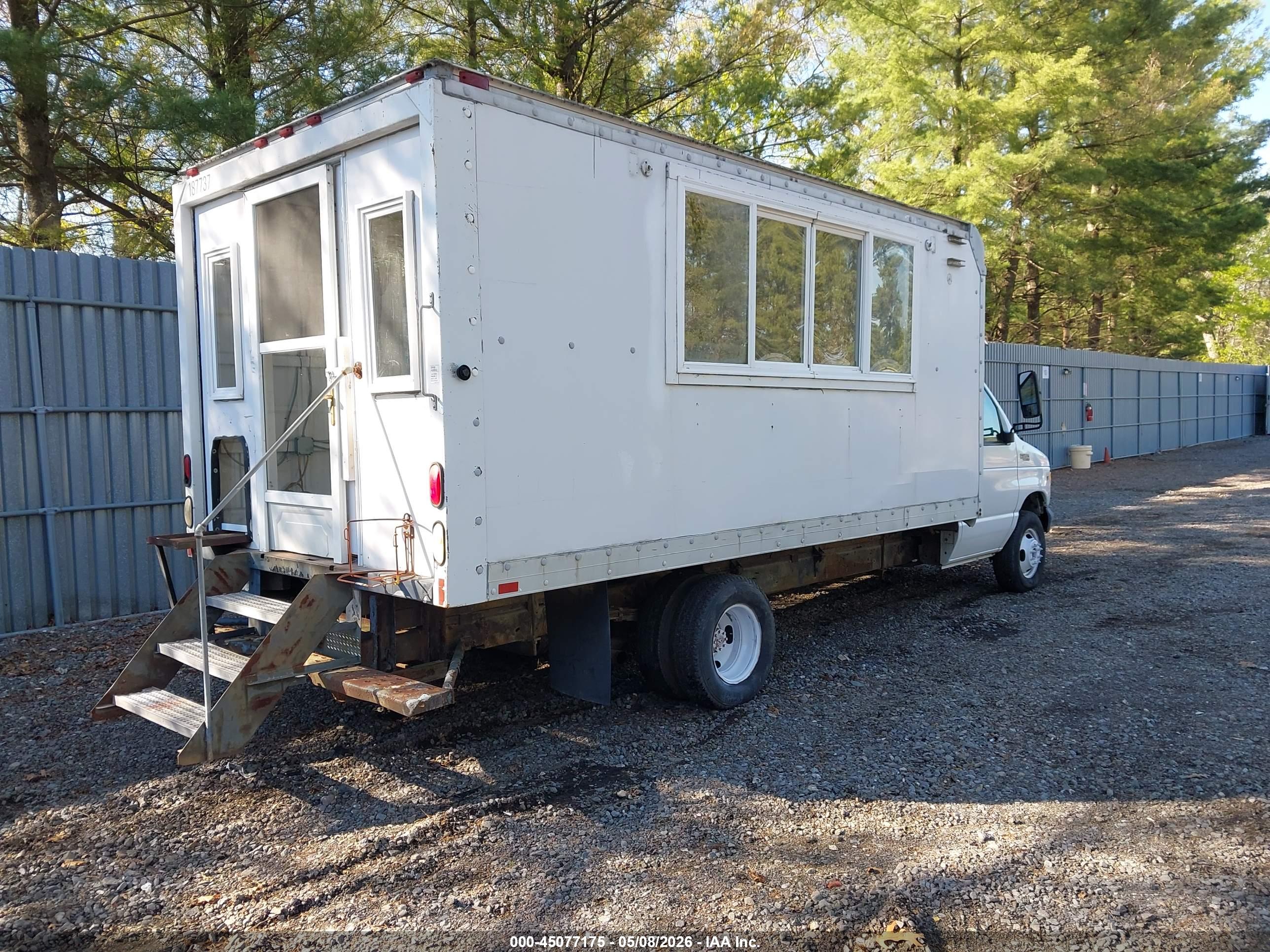 FORD E-350 image 4