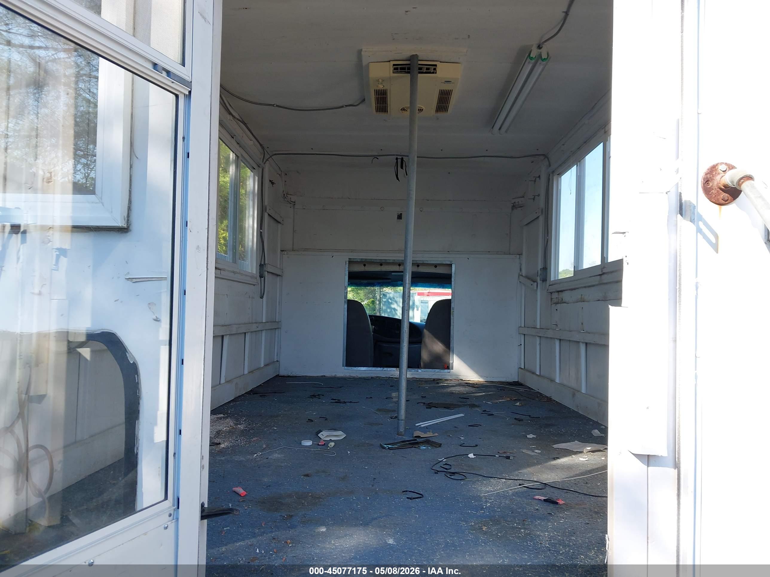 FORD E-350 image 7