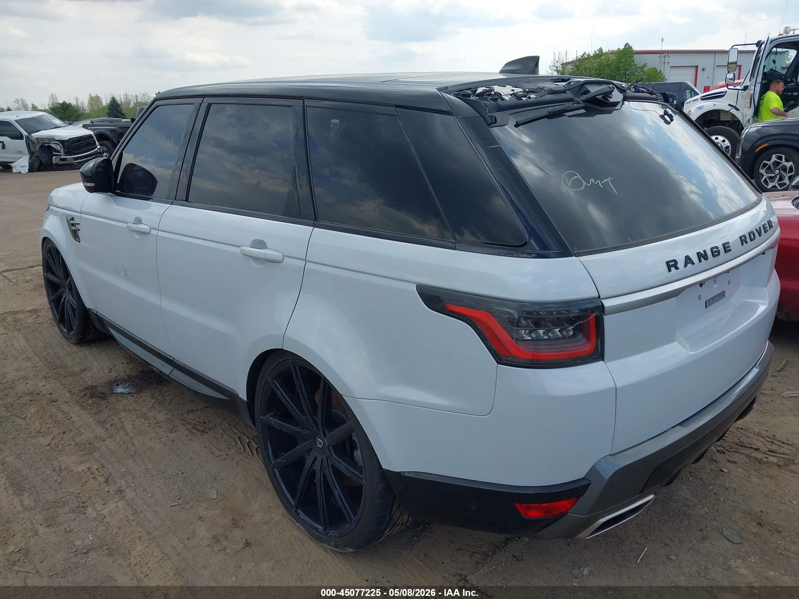 LAND ROVER image 3
