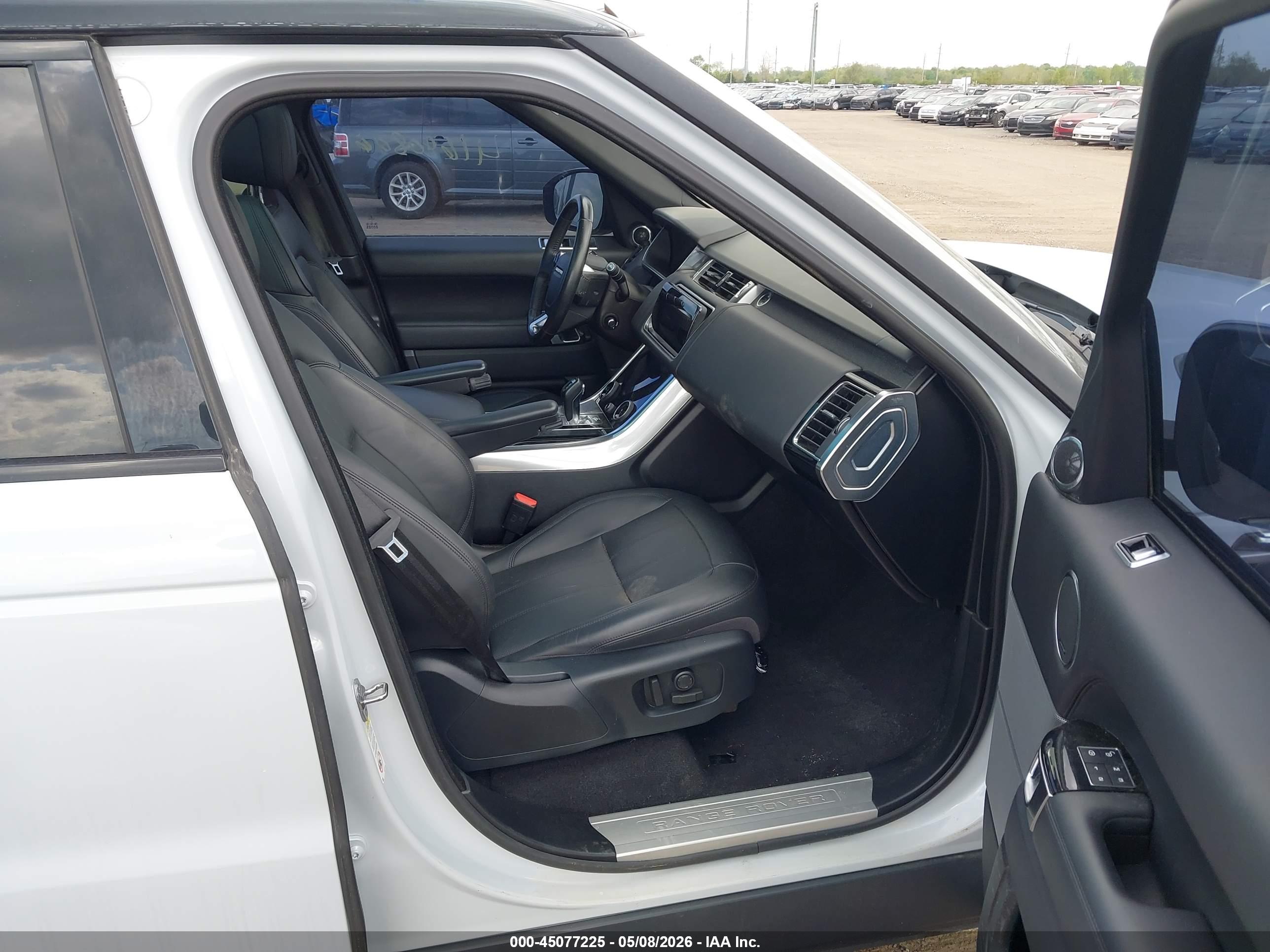 LAND ROVER image 5
