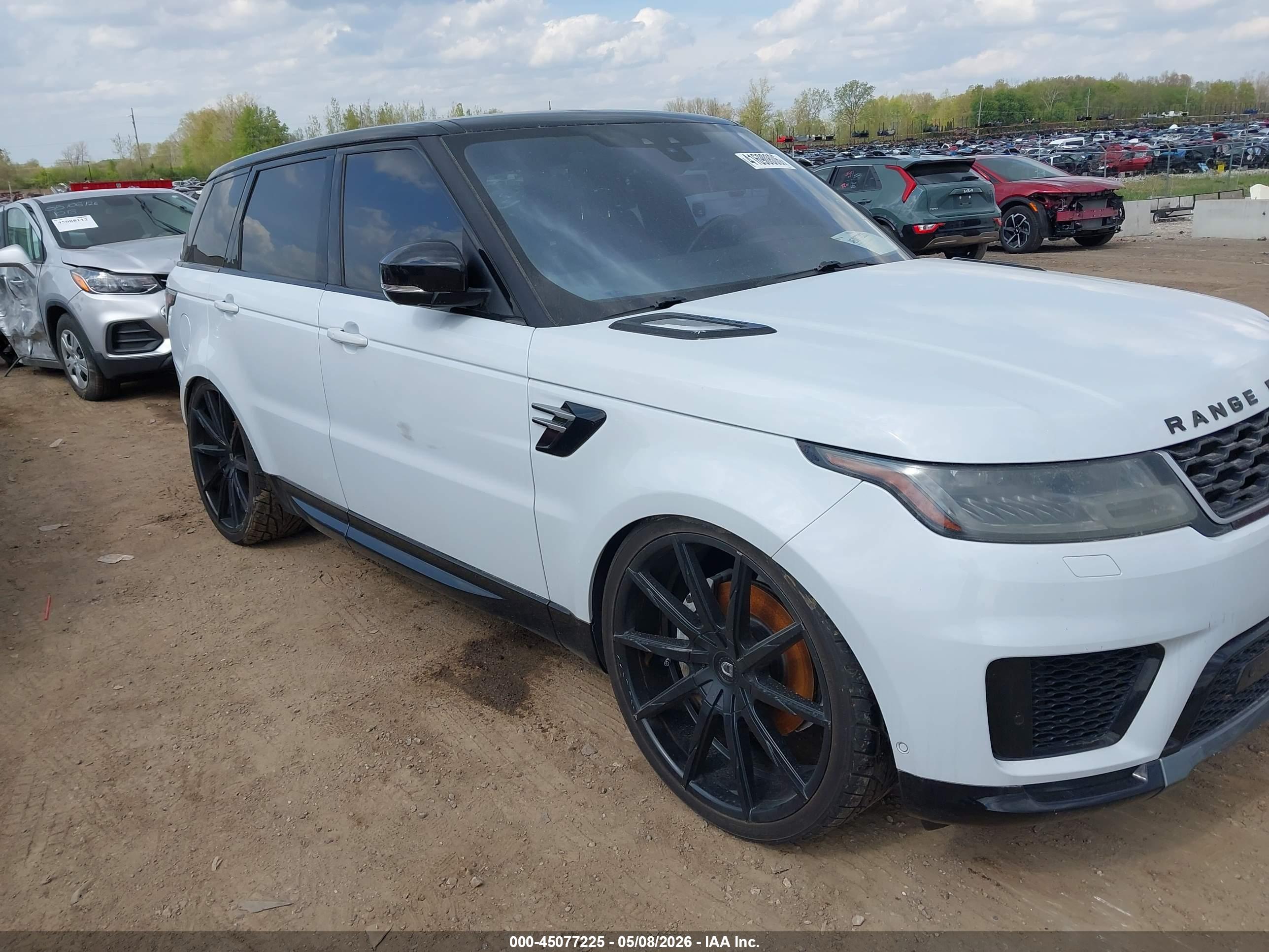 LAND ROVER image 6