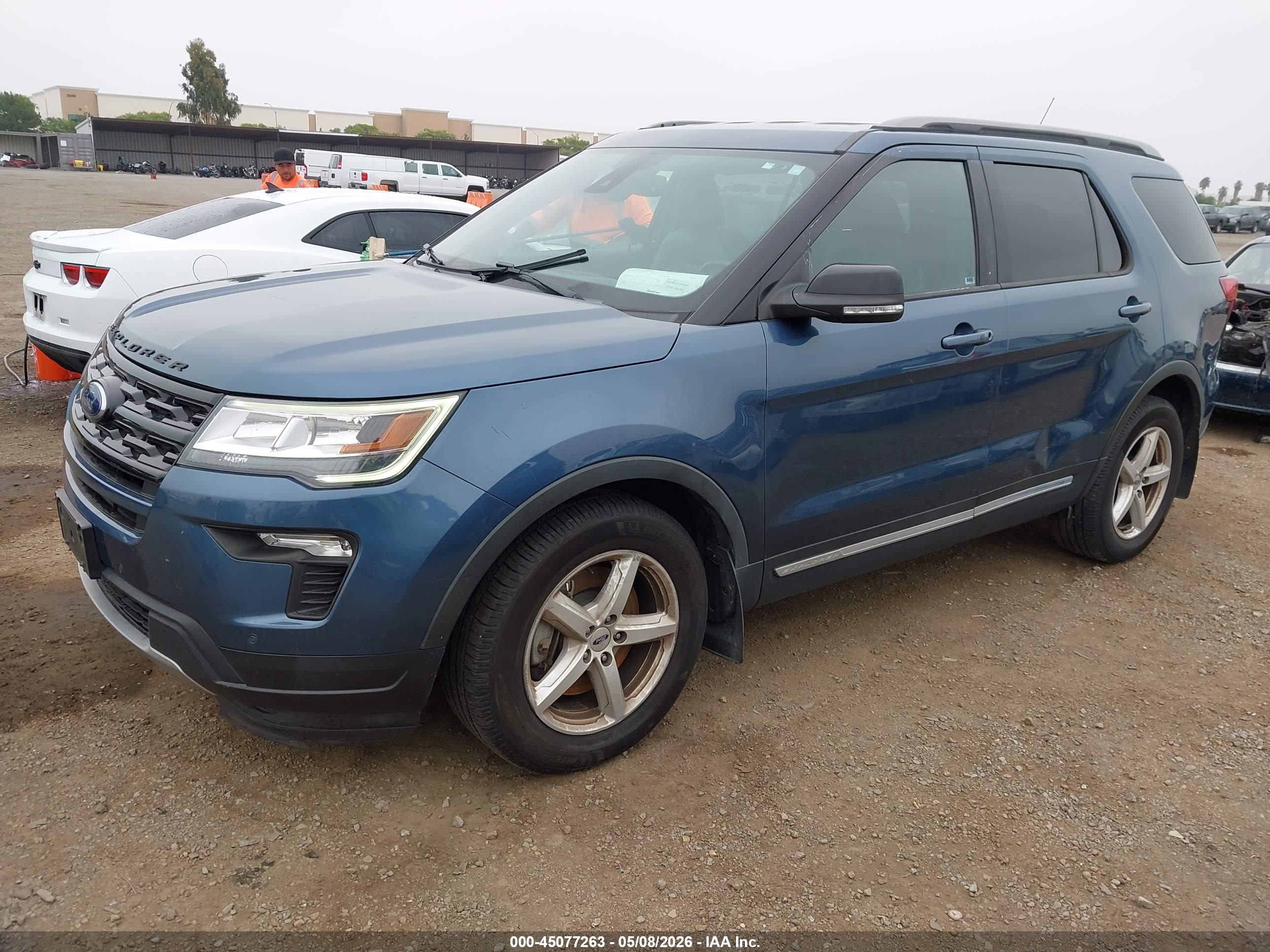 FORD EXPLORER image 2