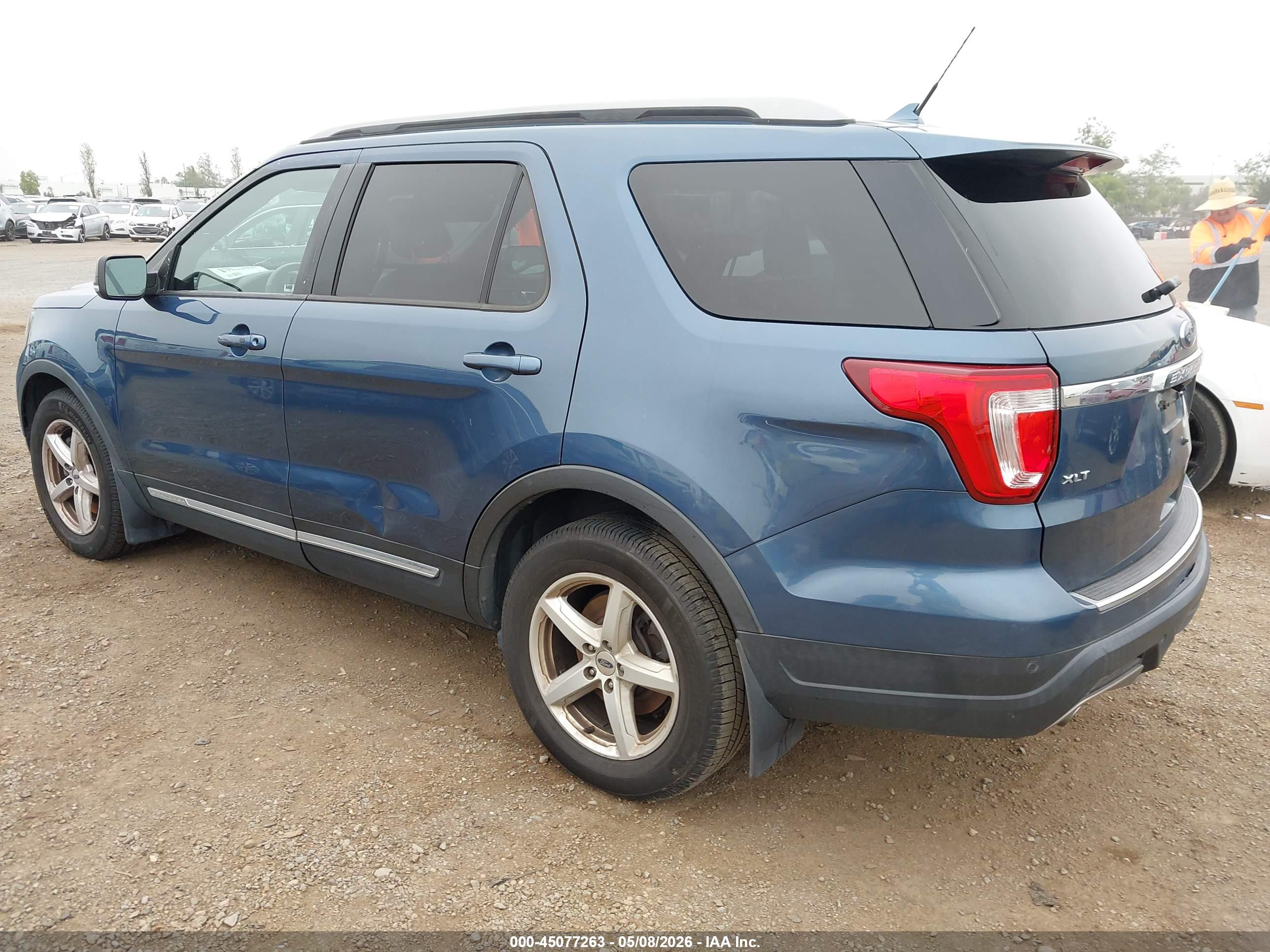 FORD EXPLORER image 3