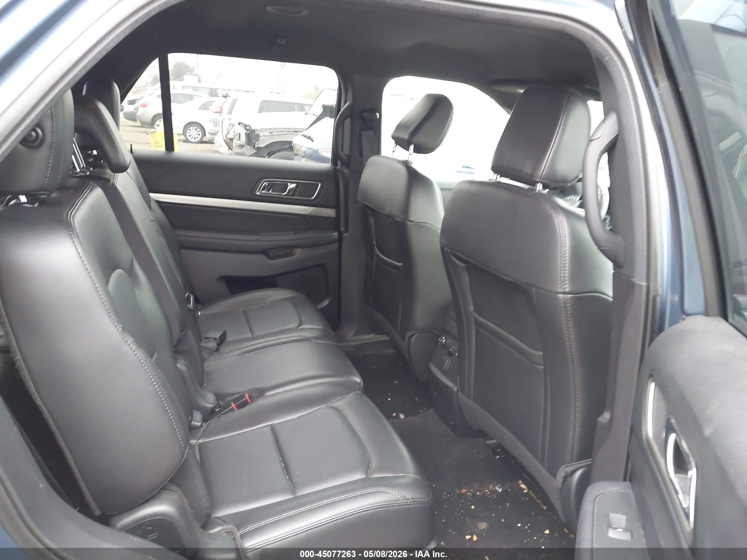 FORD EXPLORER image 8