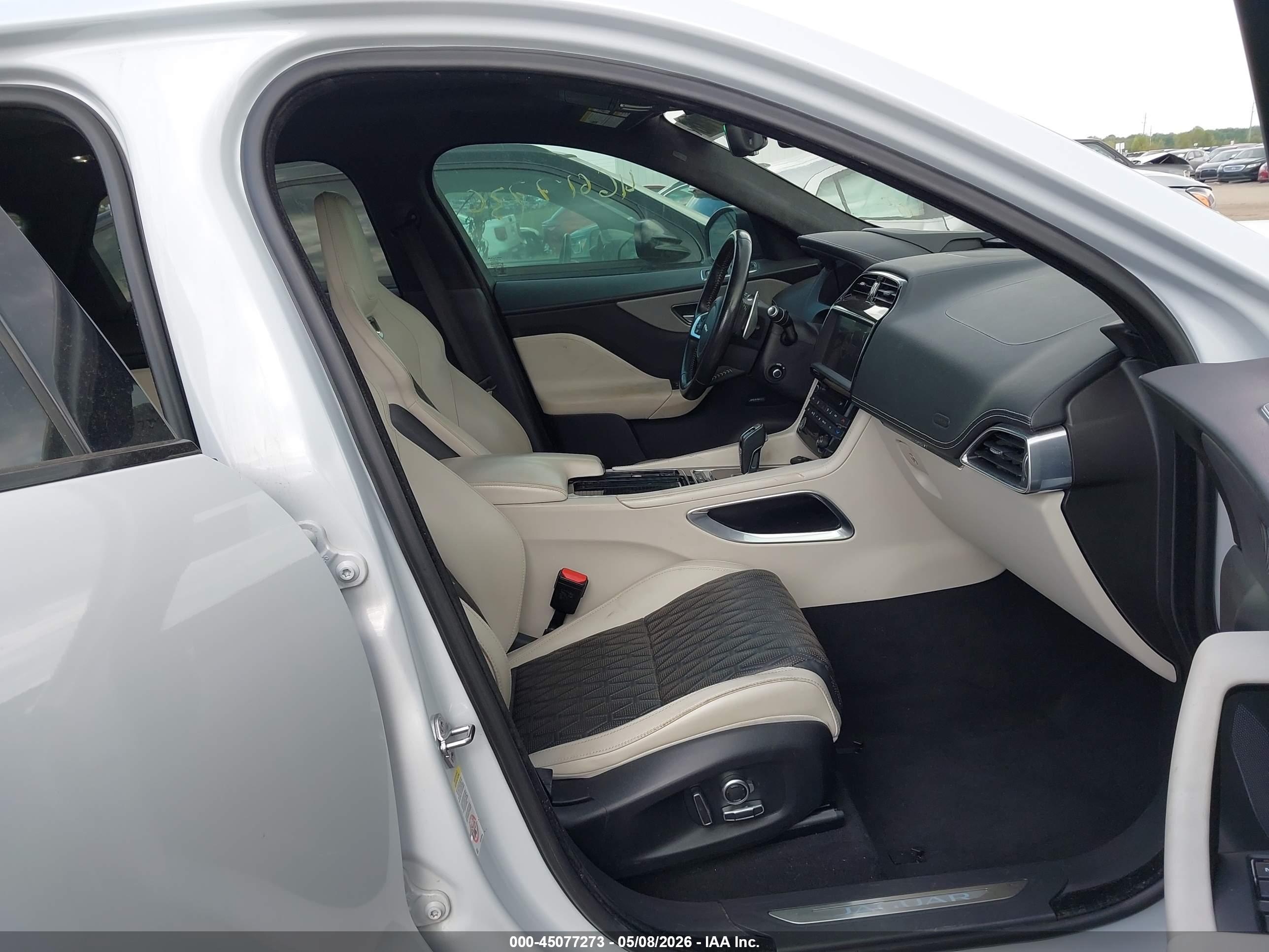 JAGUAR F-PACE image 5