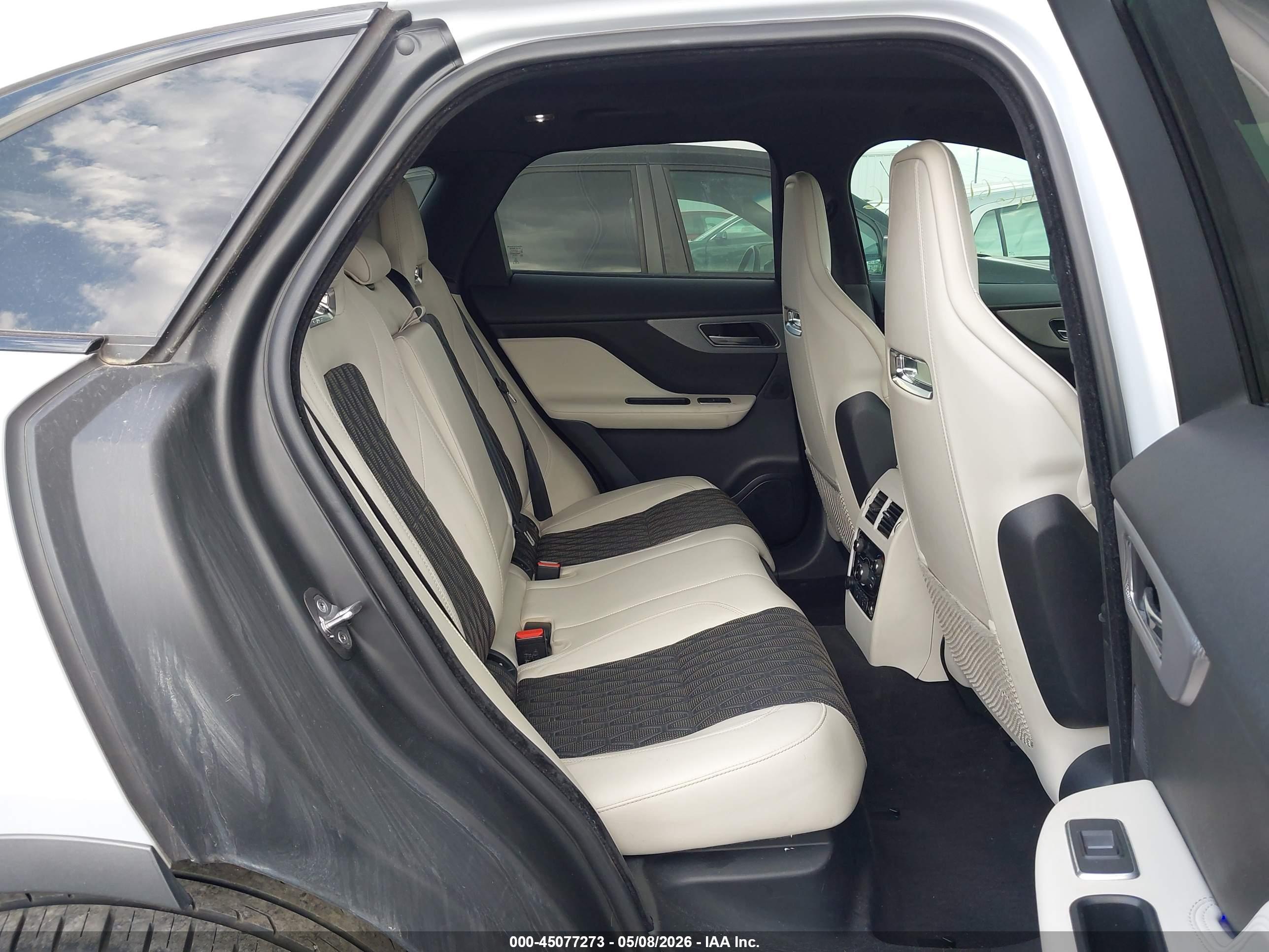 JAGUAR F-PACE image 8