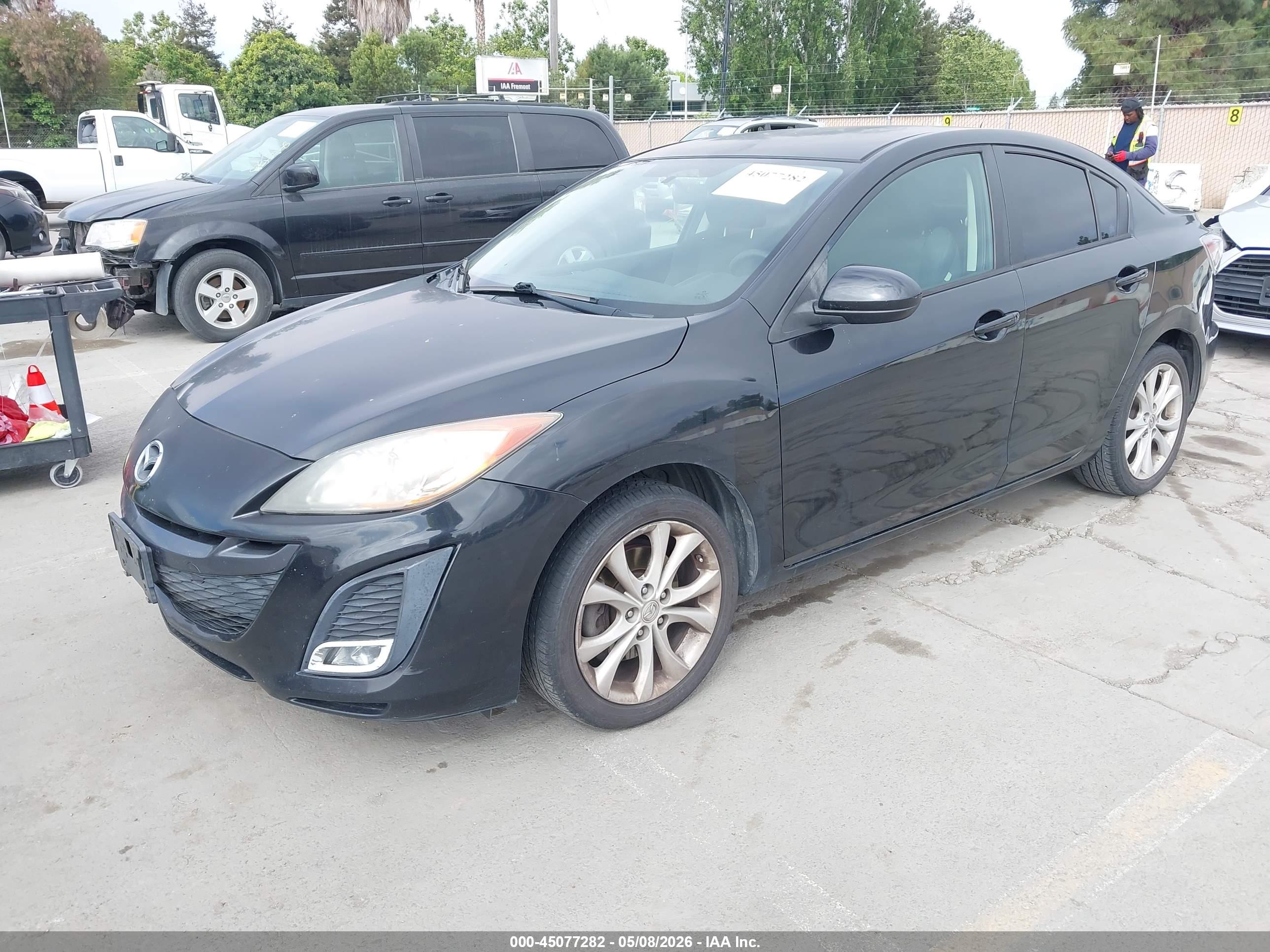 MAZDA MAZDA3 image 2