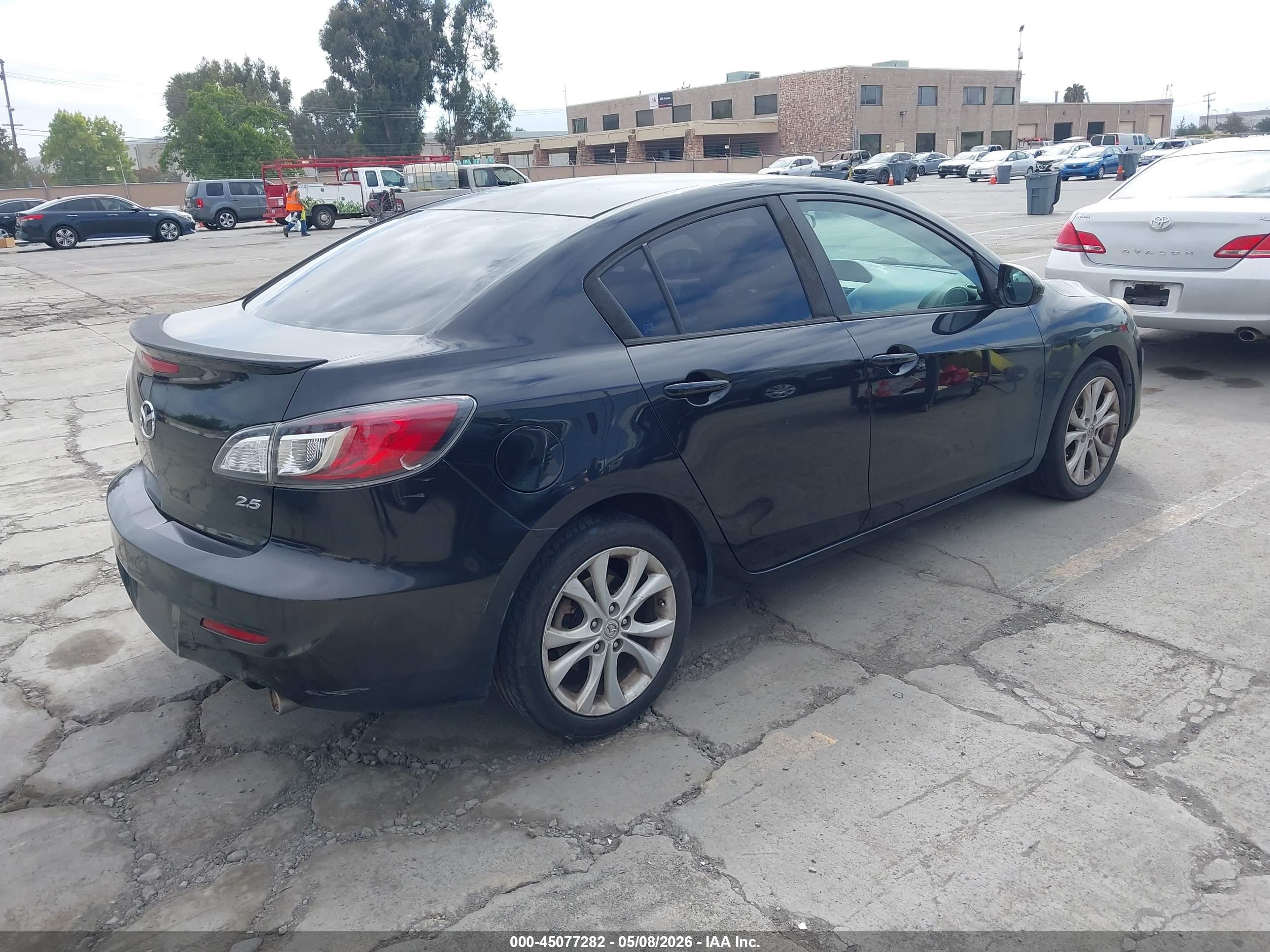 MAZDA MAZDA3 image 4