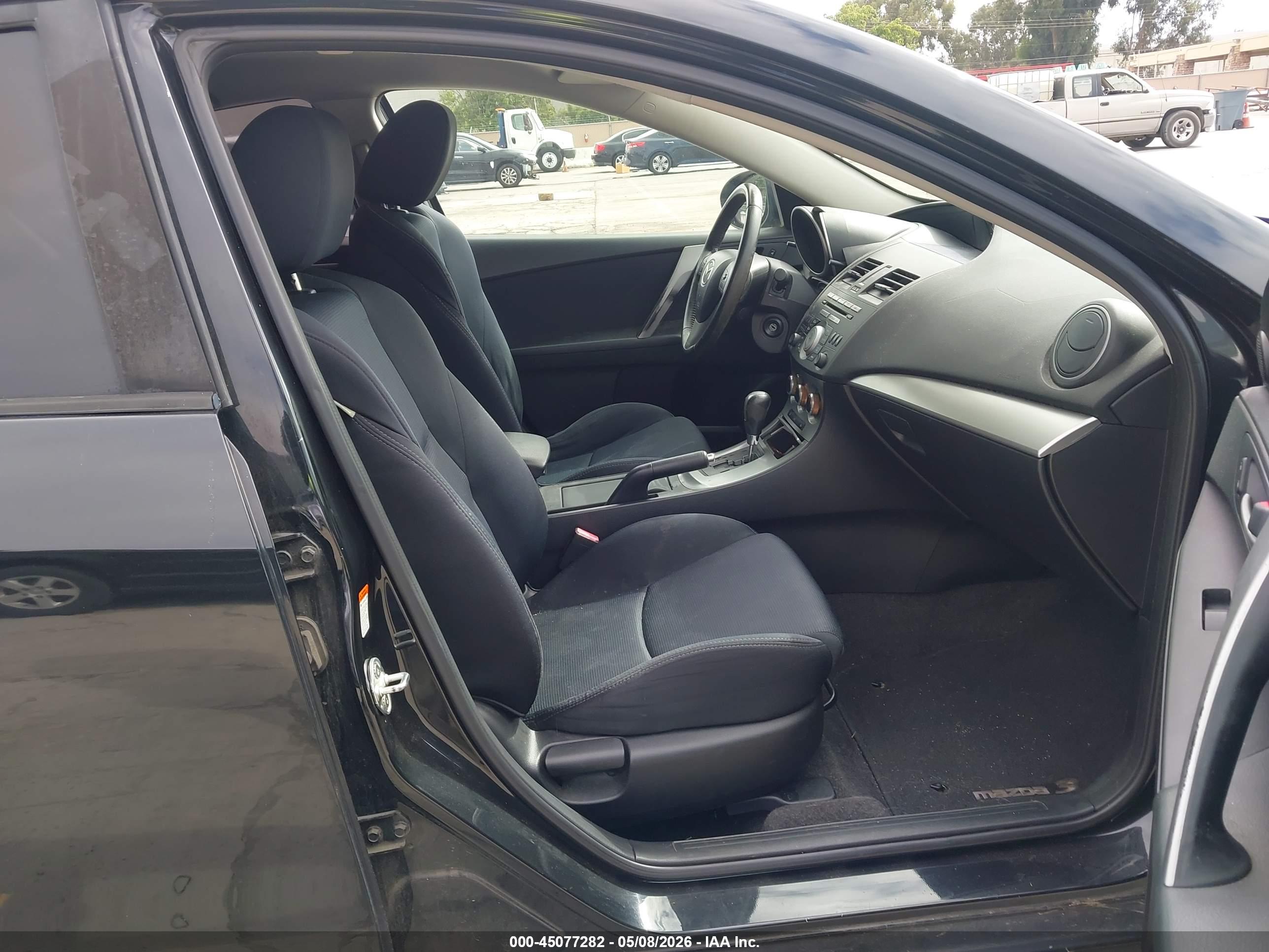 MAZDA MAZDA3 image 5