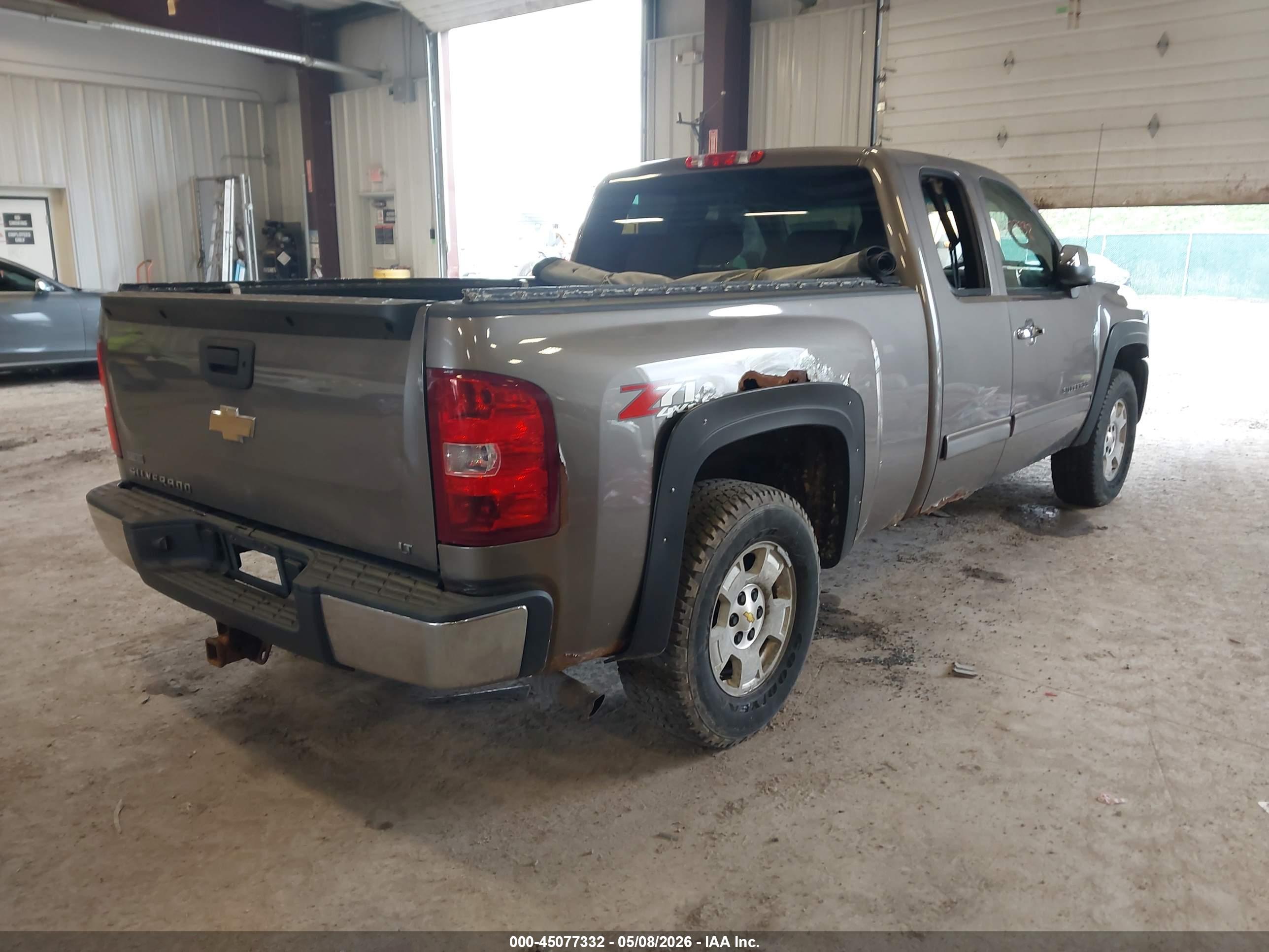 CHEVROLET SILVERADO image 4