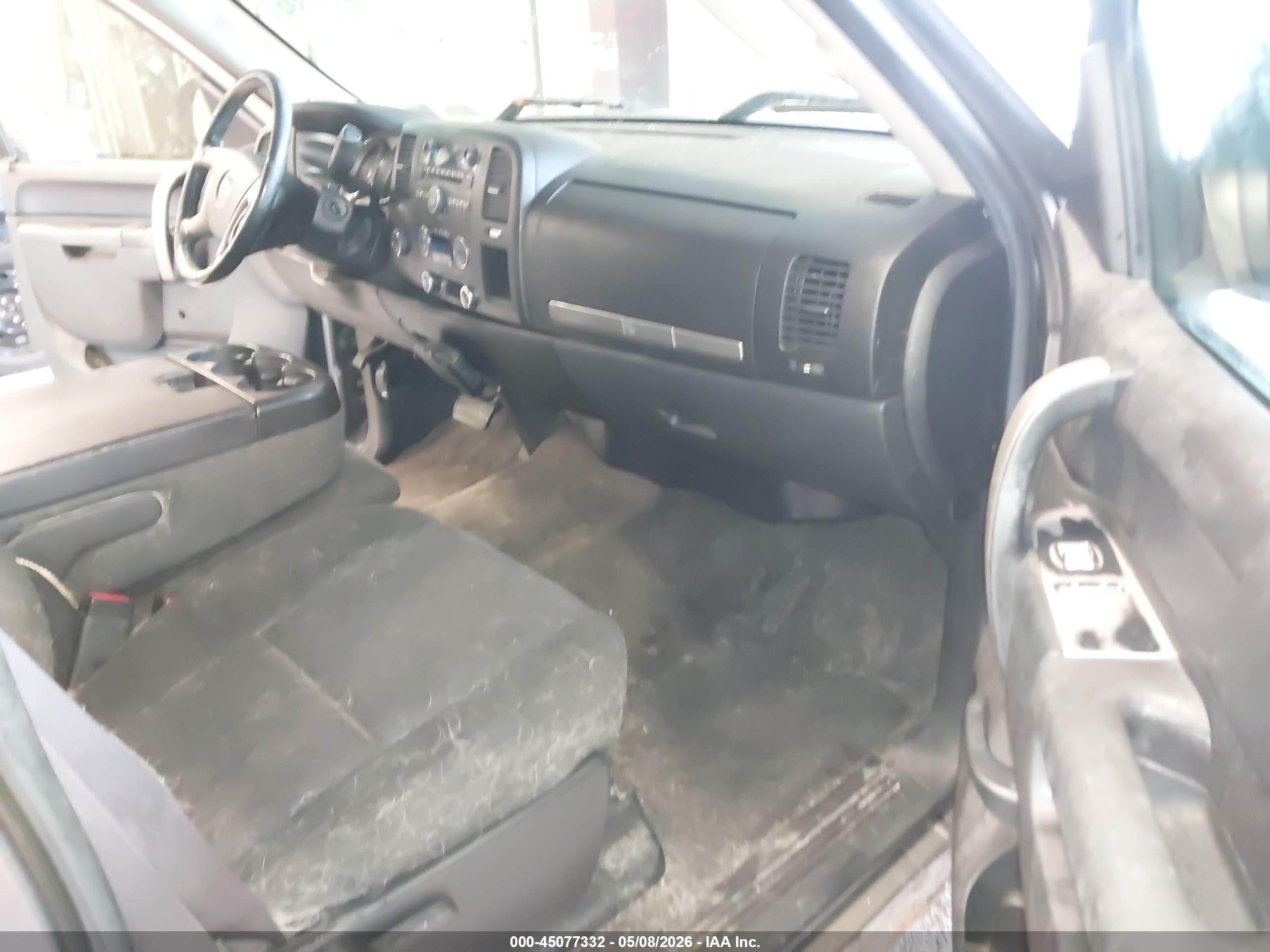 CHEVROLET SILVERADO image 5