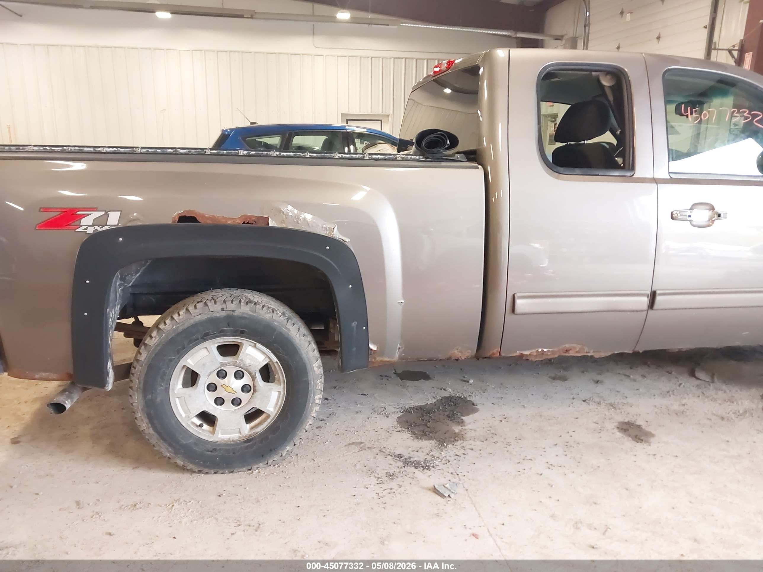 CHEVROLET SILVERADO image 6