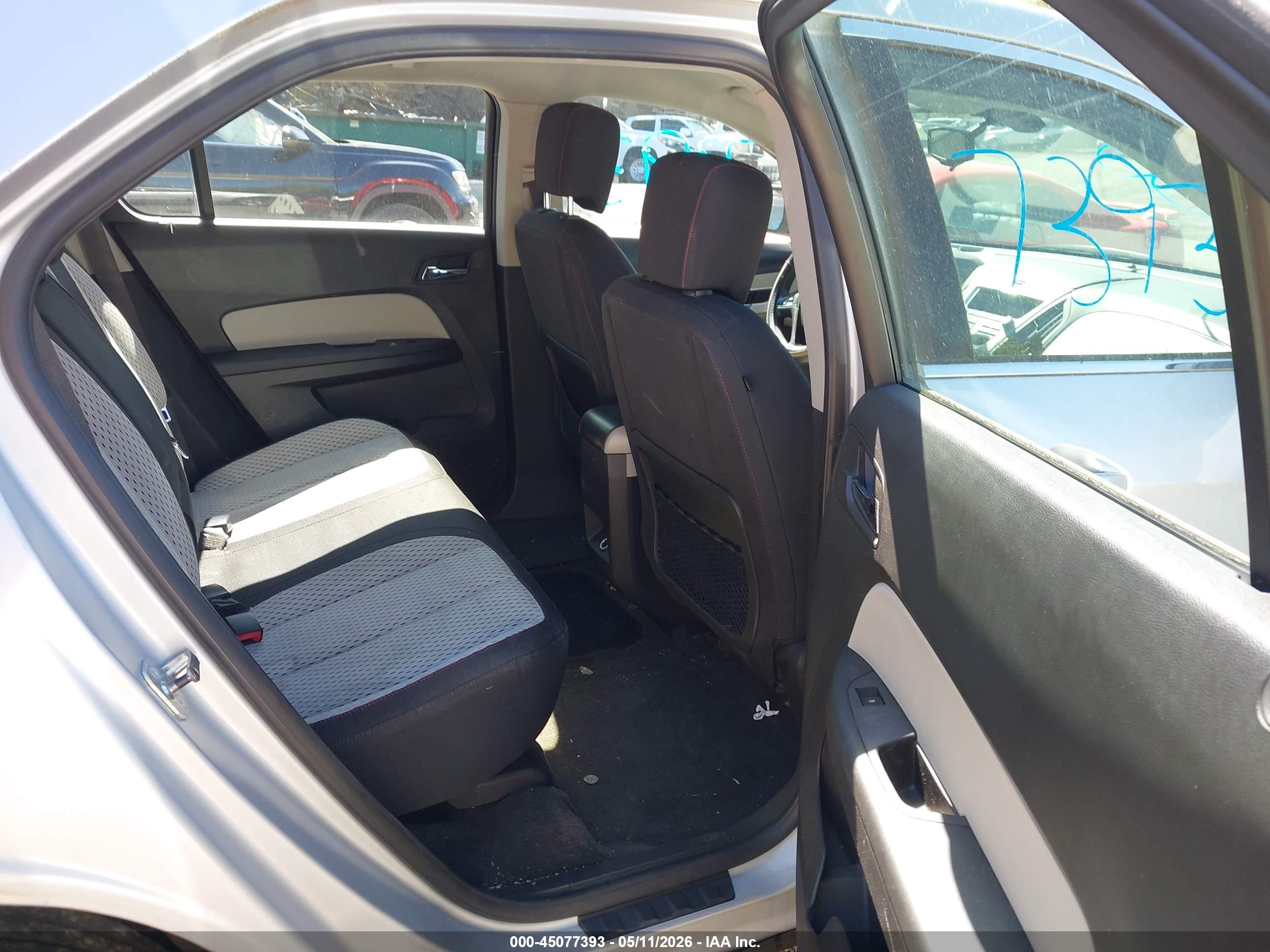 CHEVROLET EQUINOX image 8
