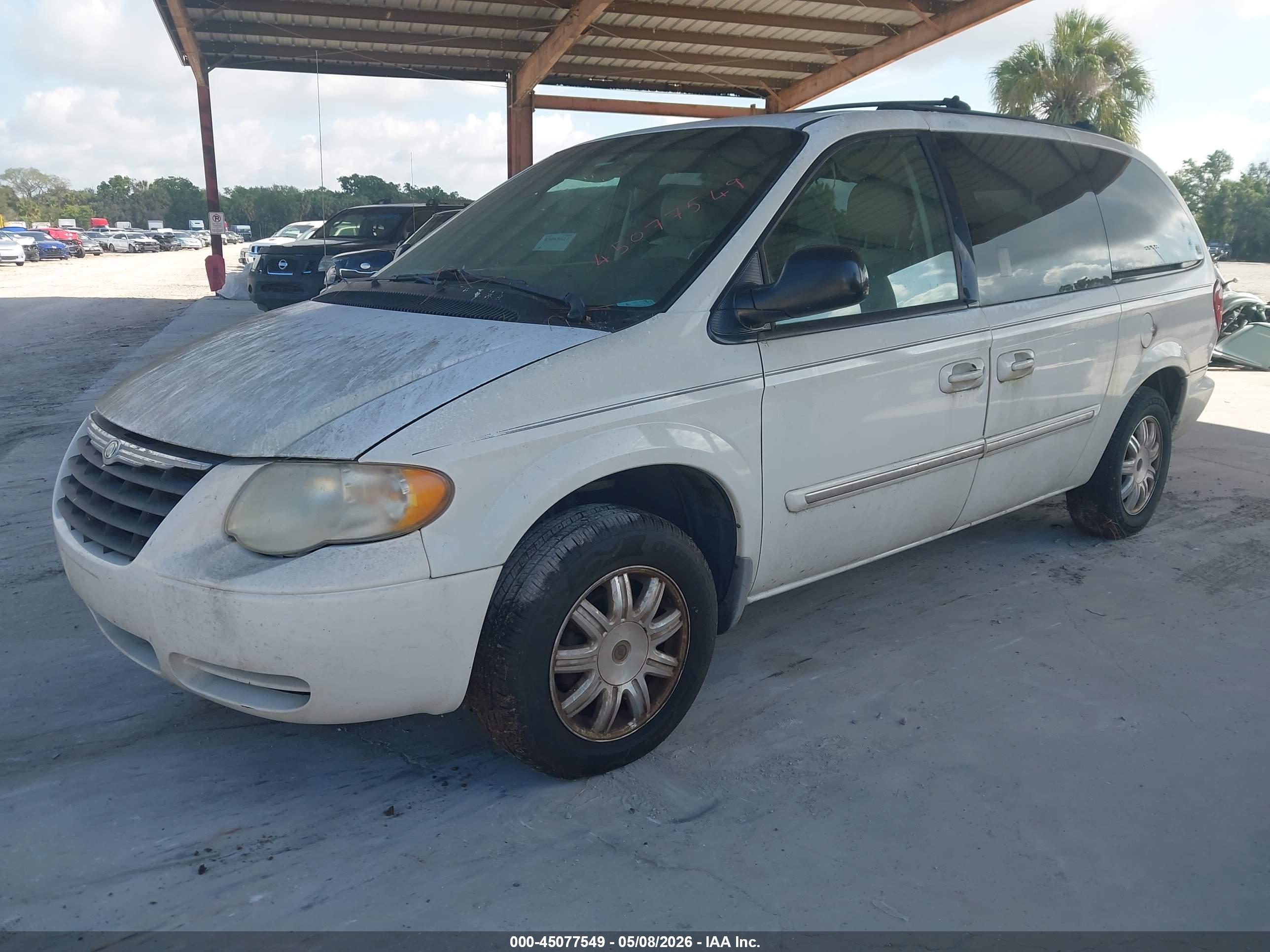 CHRYSLER TOWN image 2