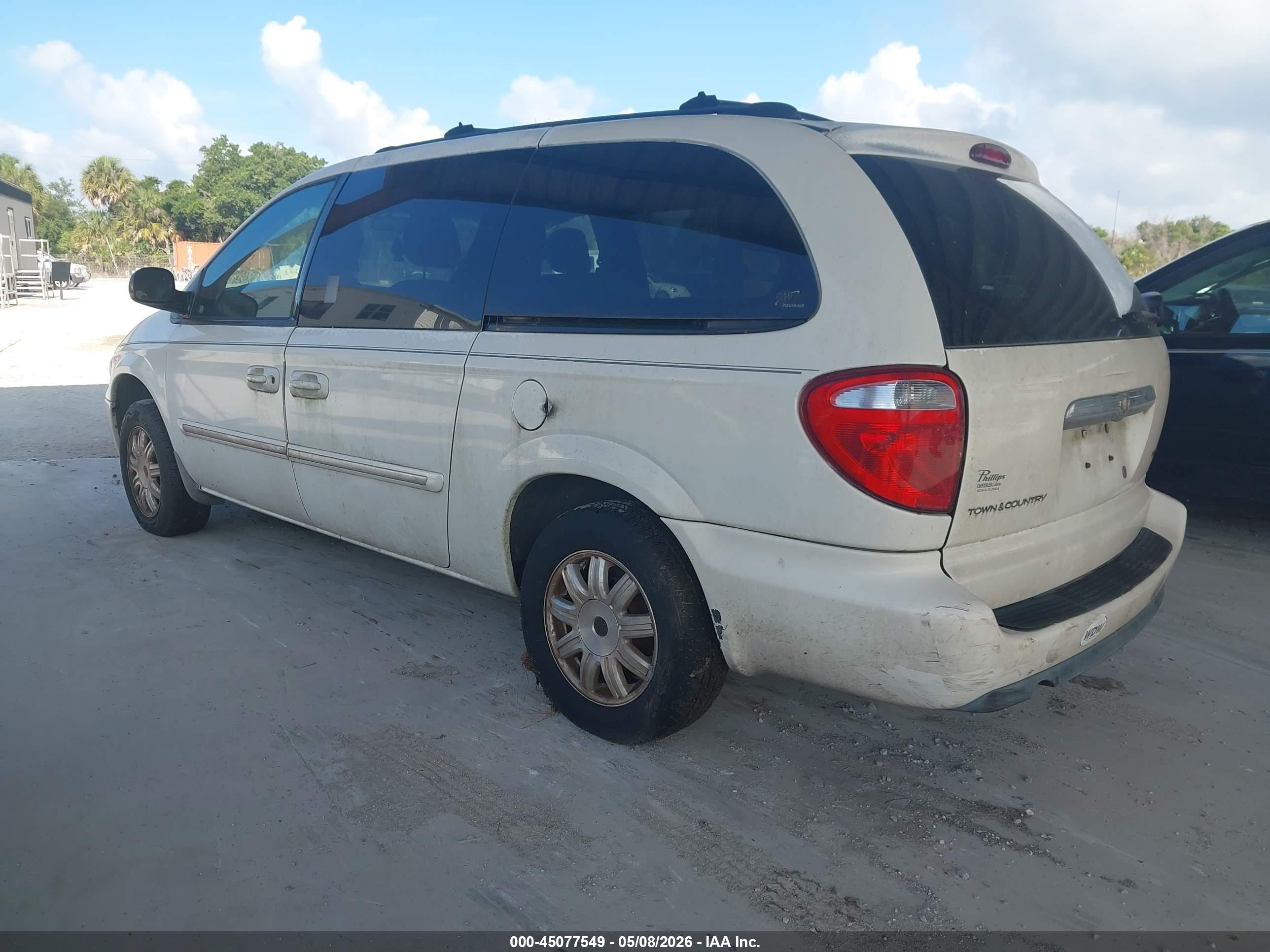 CHRYSLER TOWN image 3
