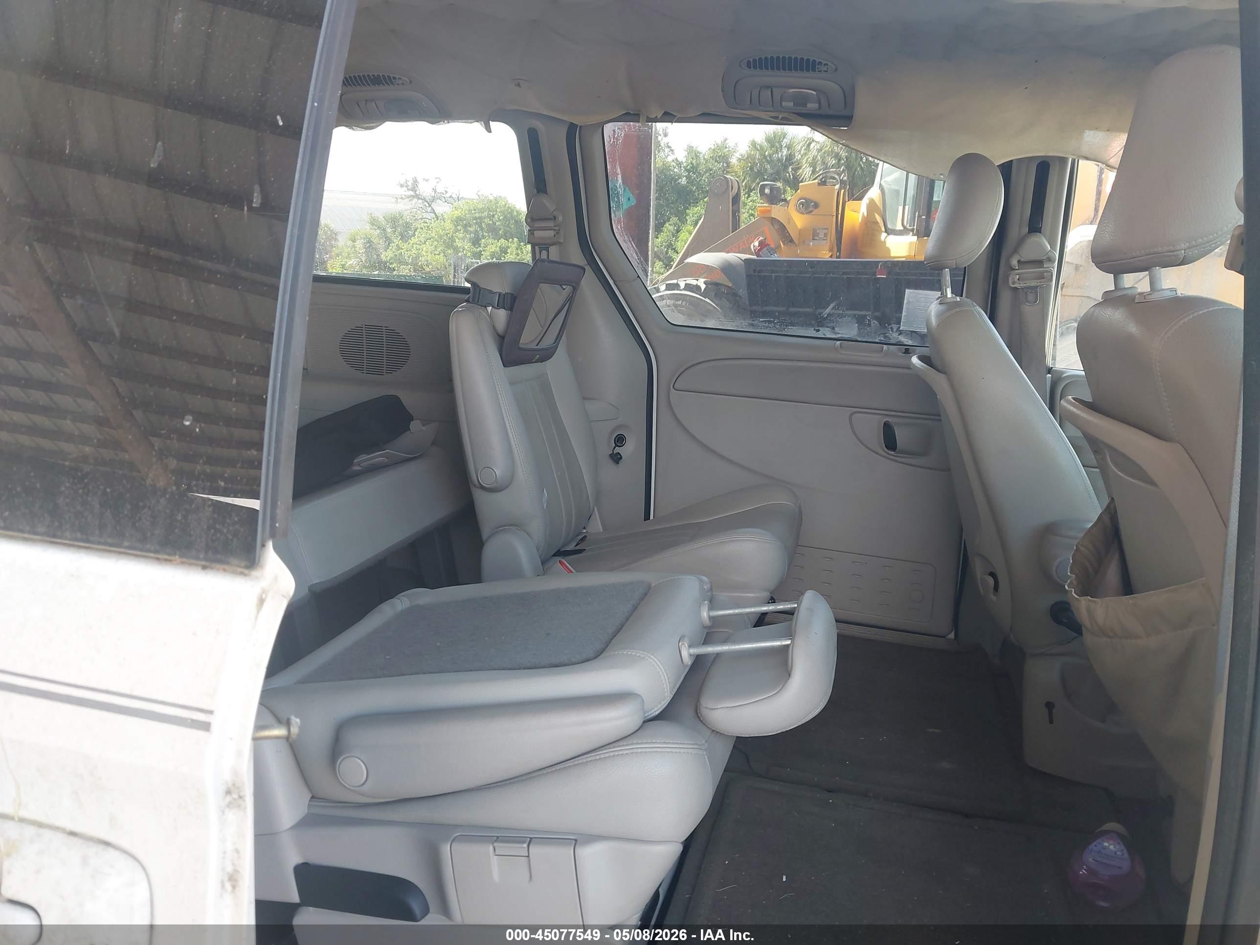 CHRYSLER TOWN image 8