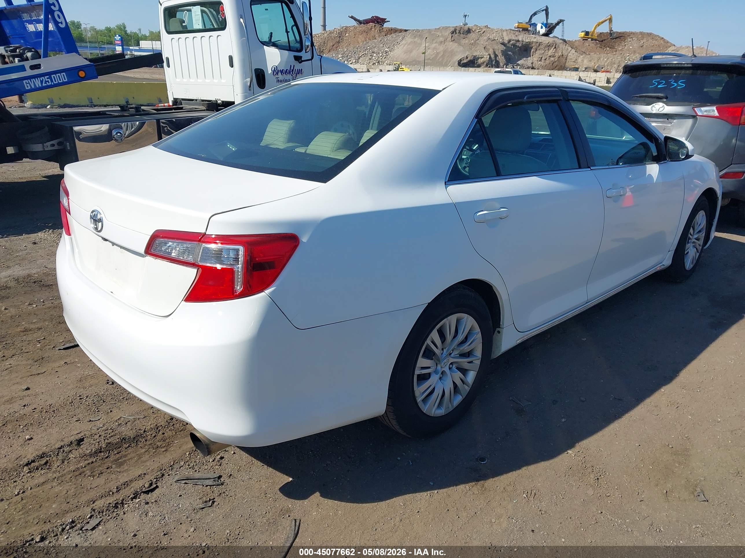 TOYOTA CAMRY image 4