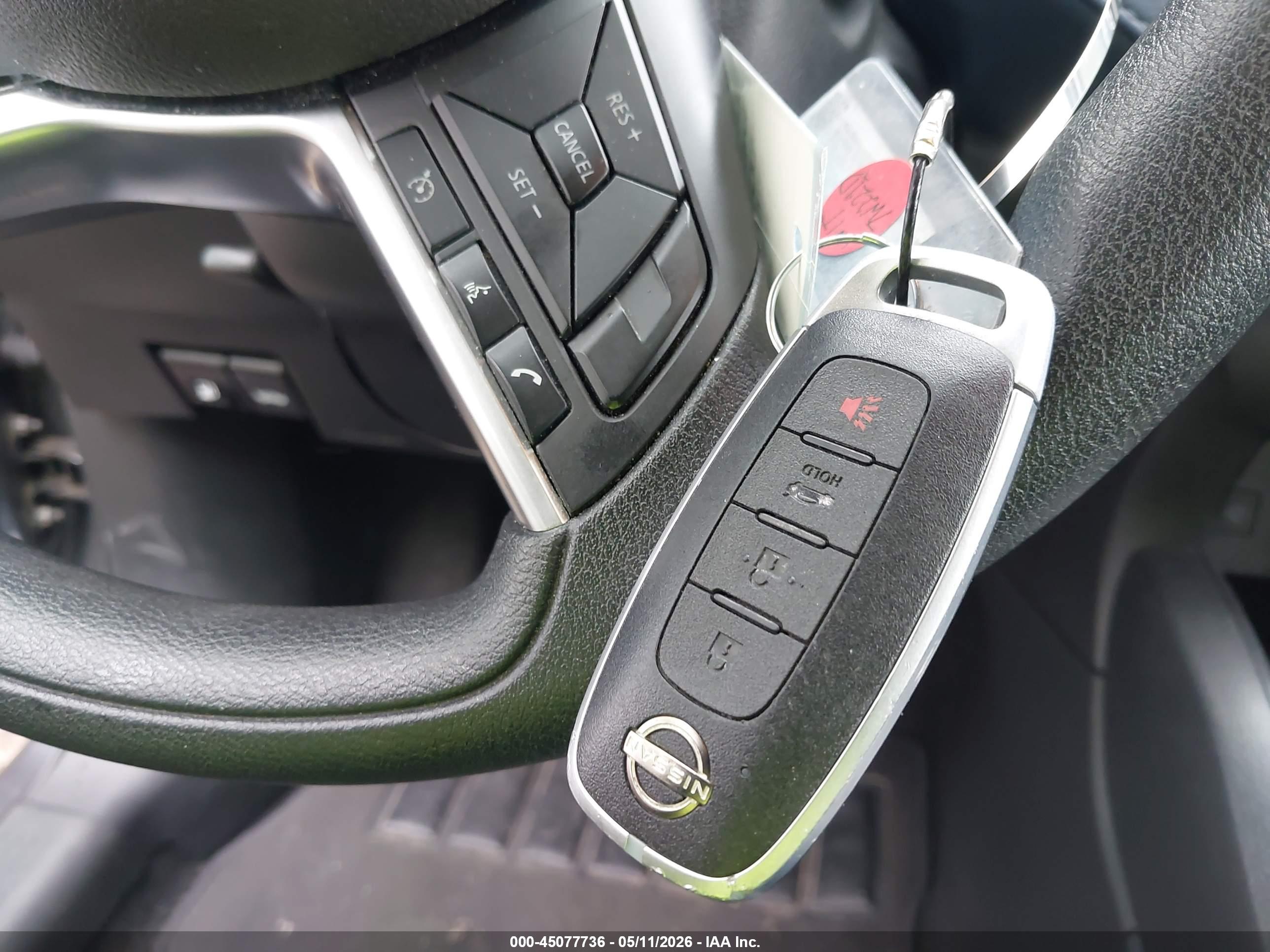 NISSAN VERSA image 11