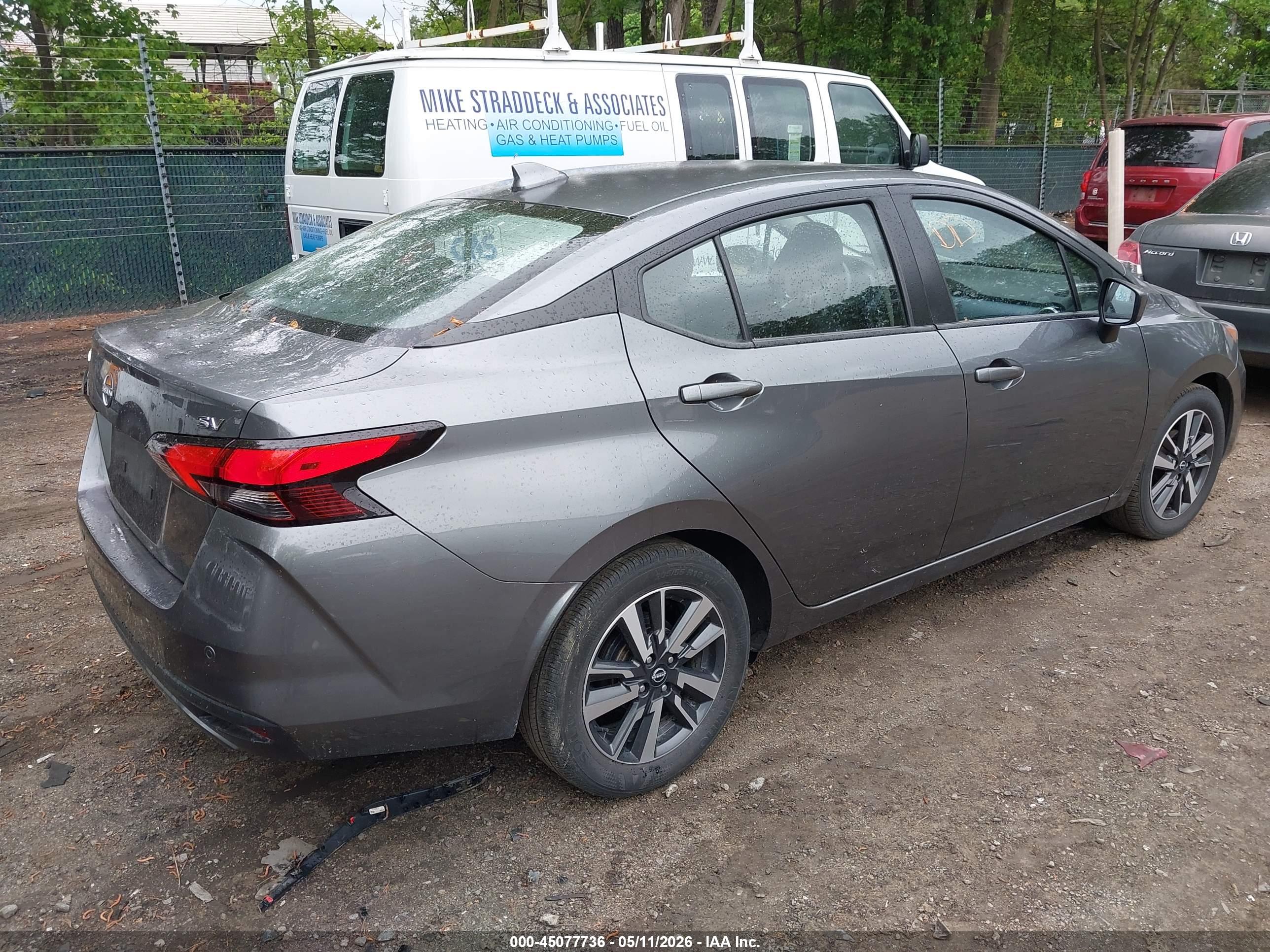 NISSAN VERSA image 4