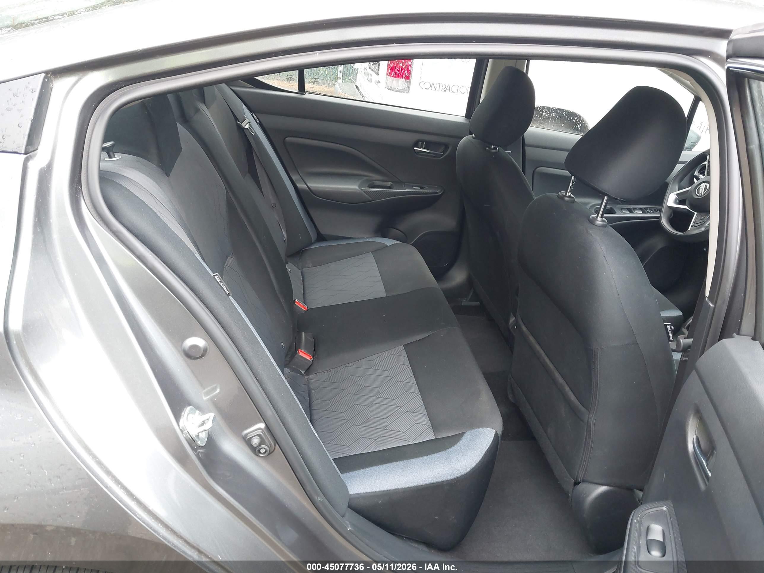 NISSAN VERSA image 8