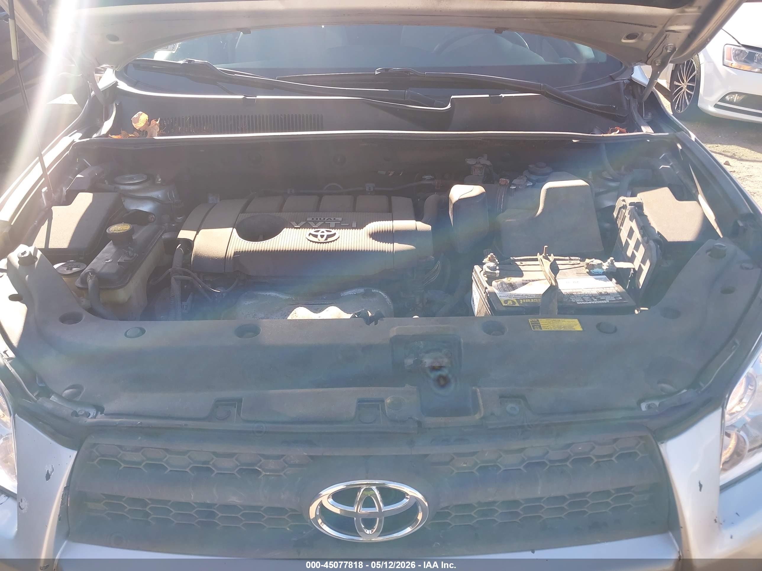 TOYOTA RAV4 image 10