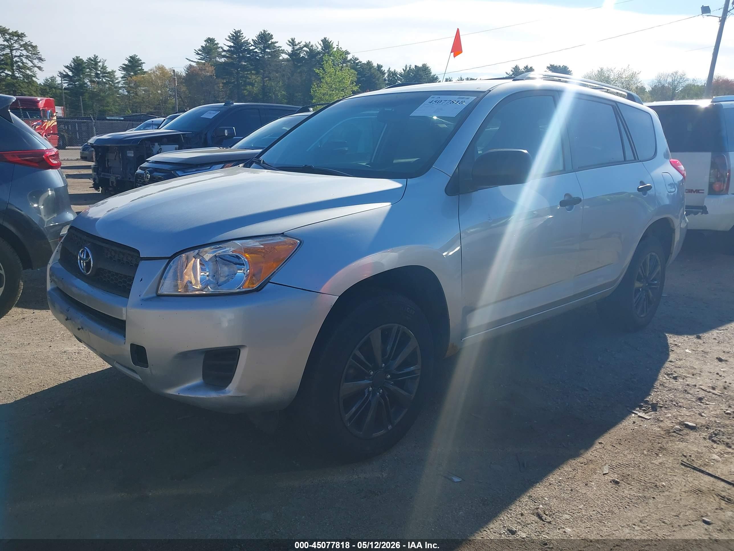 TOYOTA RAV4 image 2