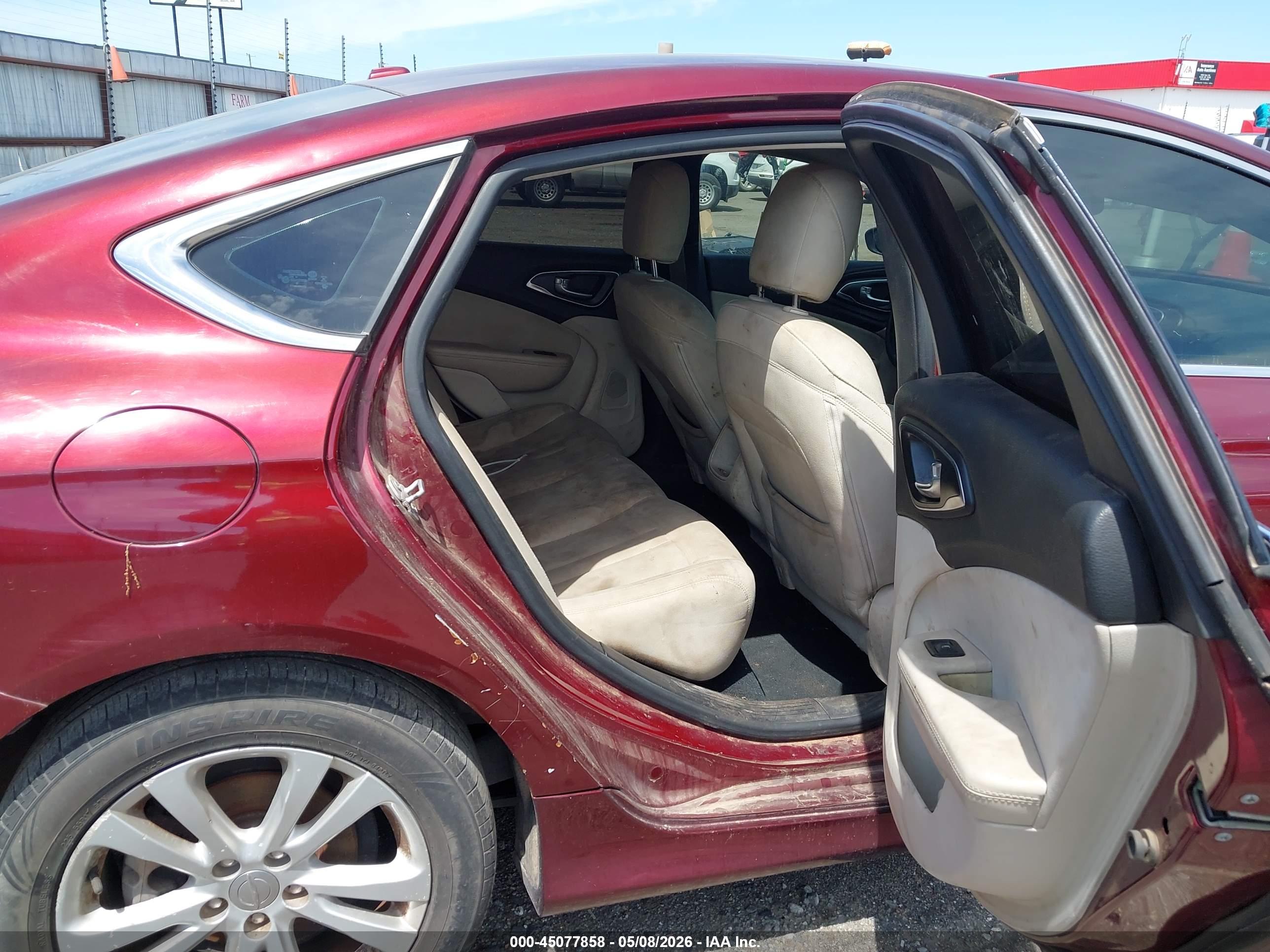 CHRYSLER 200 image 8