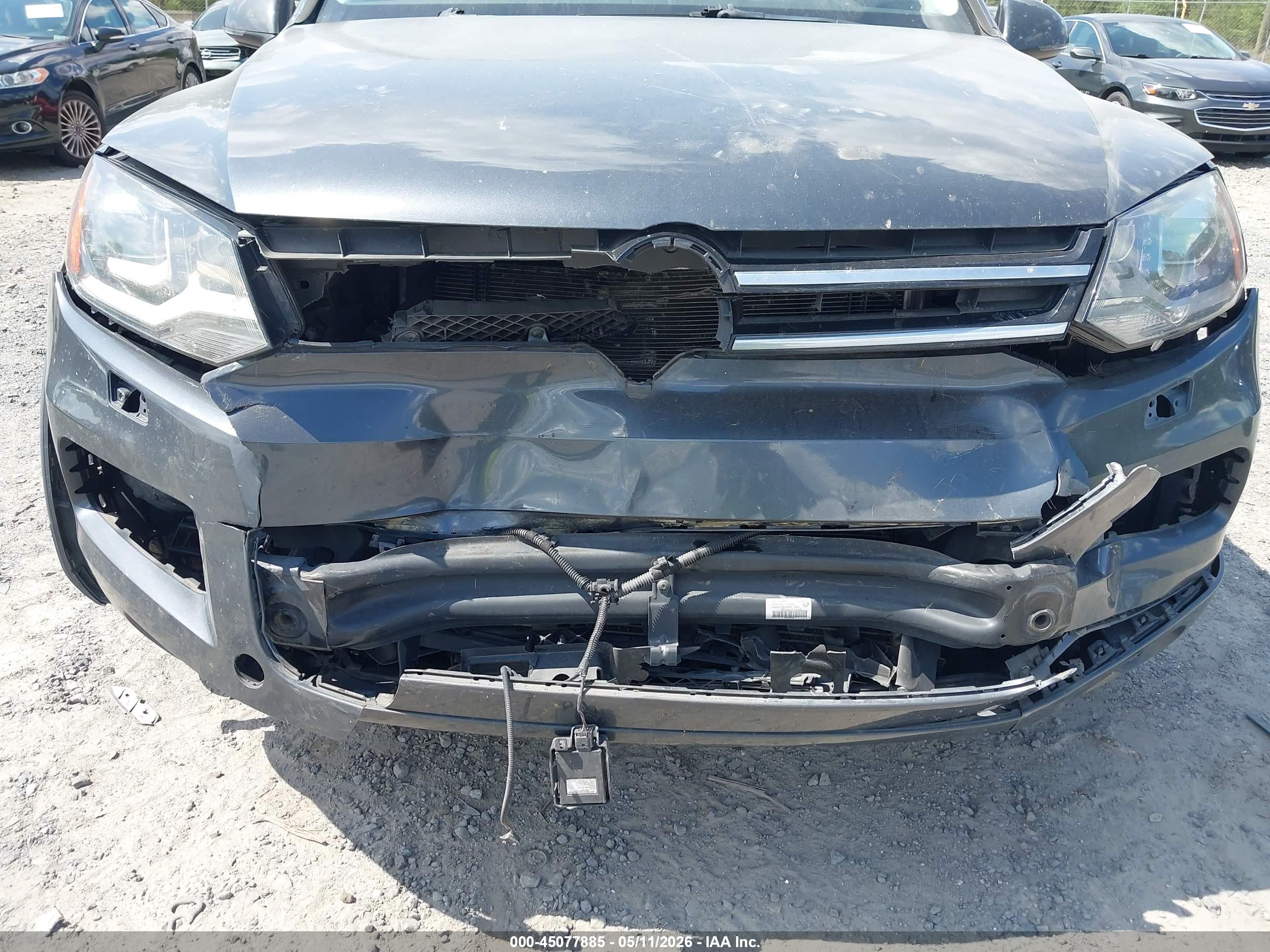 VOLKSWAGEN TOUAREG image 6