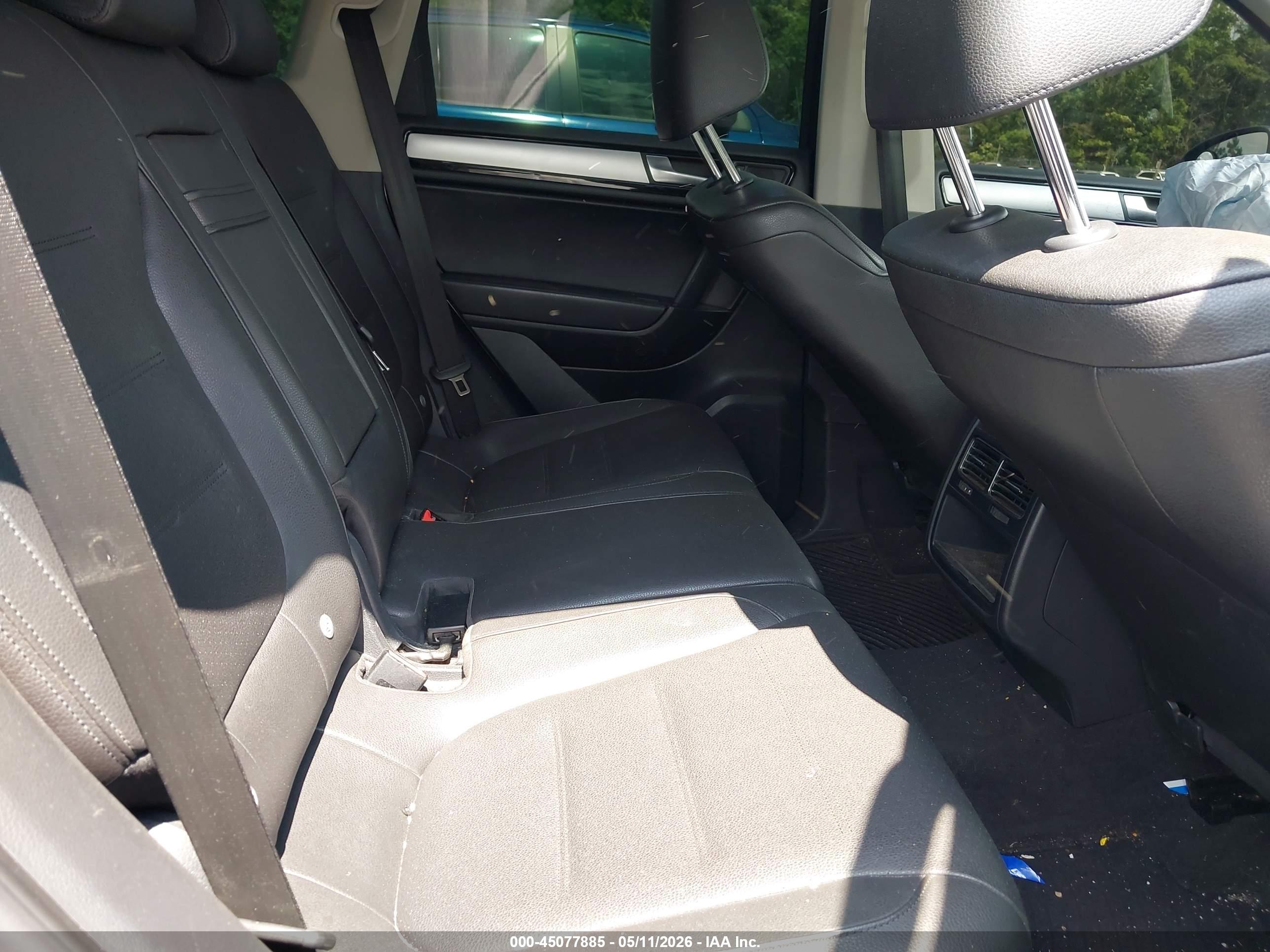 VOLKSWAGEN TOUAREG image 8