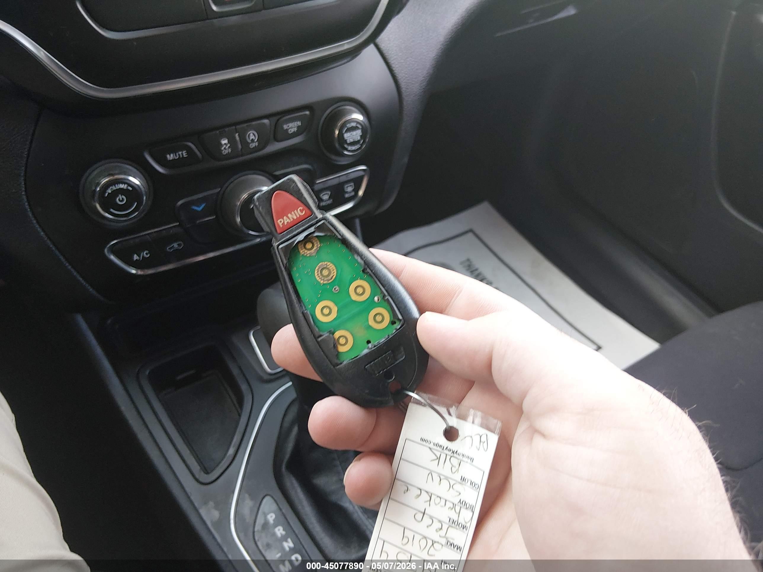 JEEP CHEROKEE image 11