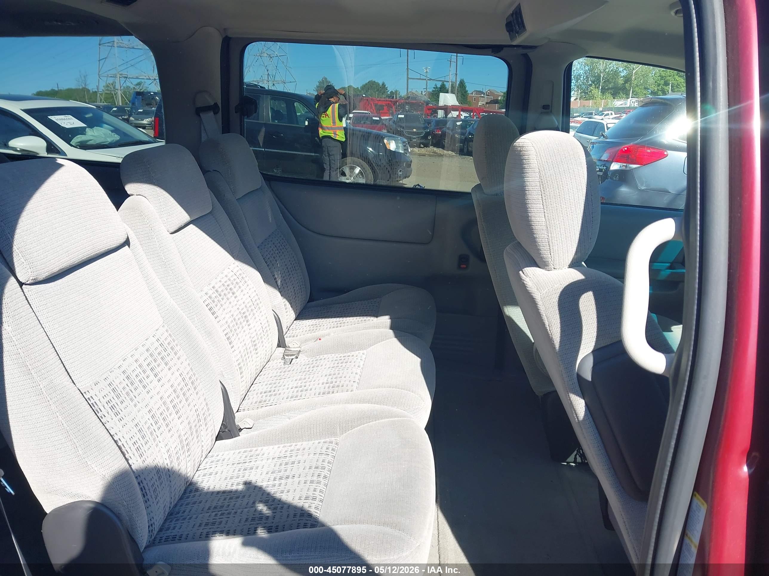 CHEVROLET VENTURE image 8