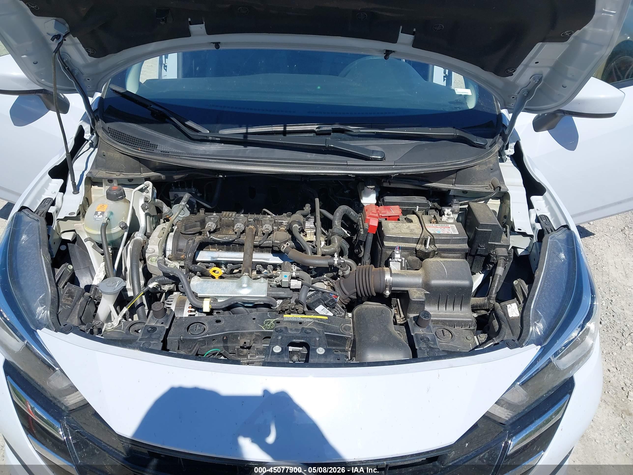 NISSAN VERSA image 10