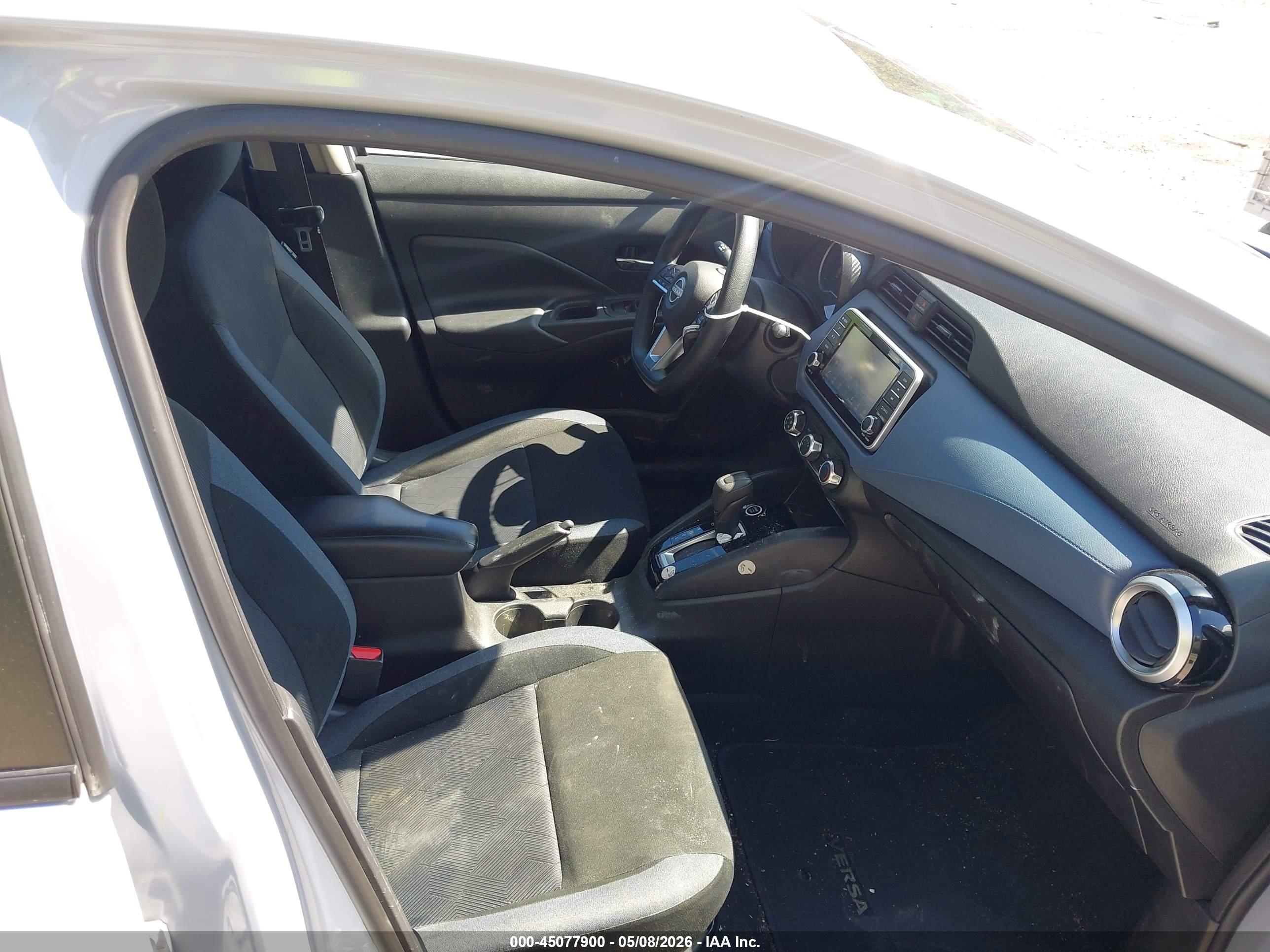 NISSAN VERSA image 5