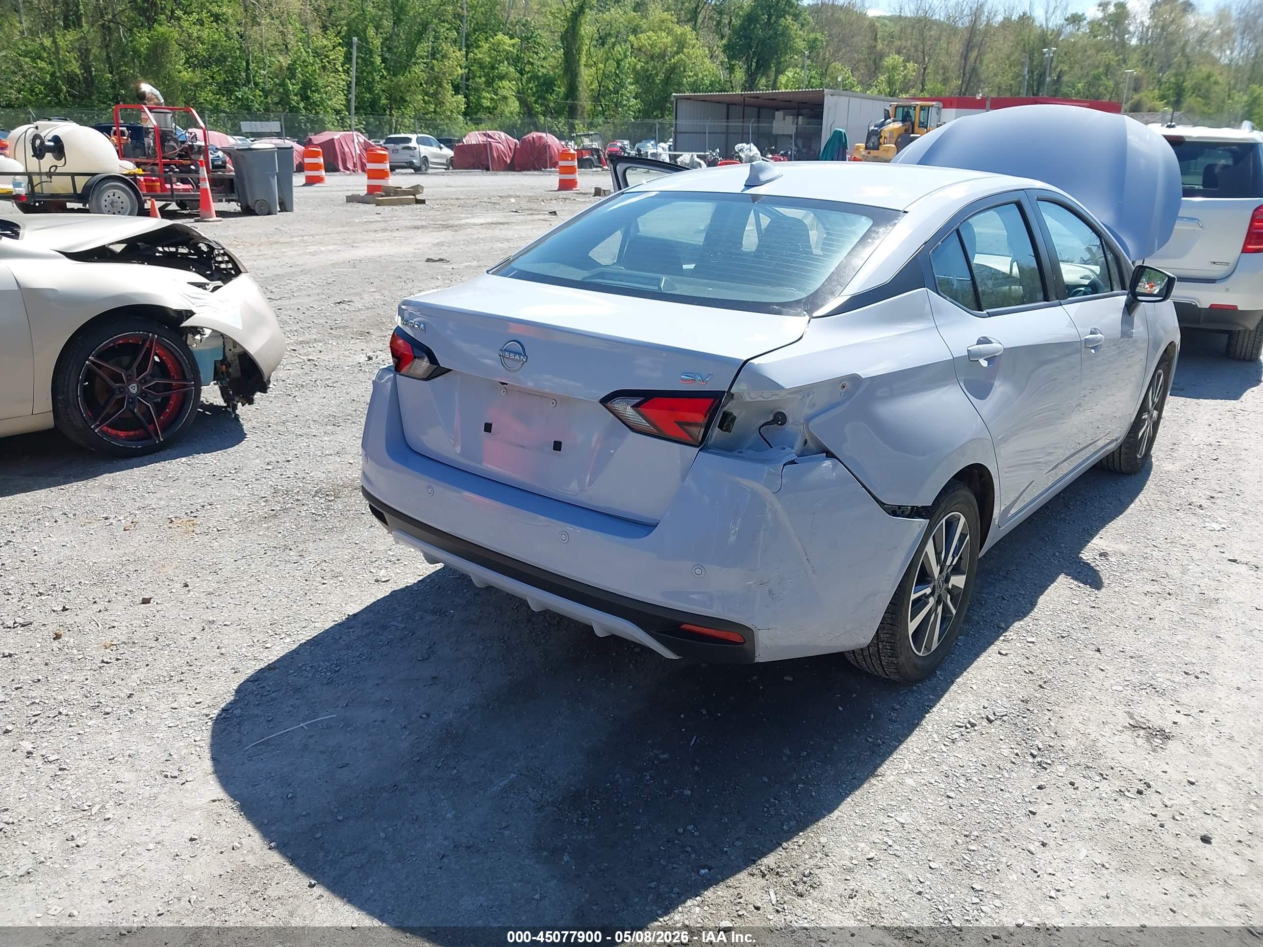 NISSAN VERSA image 6