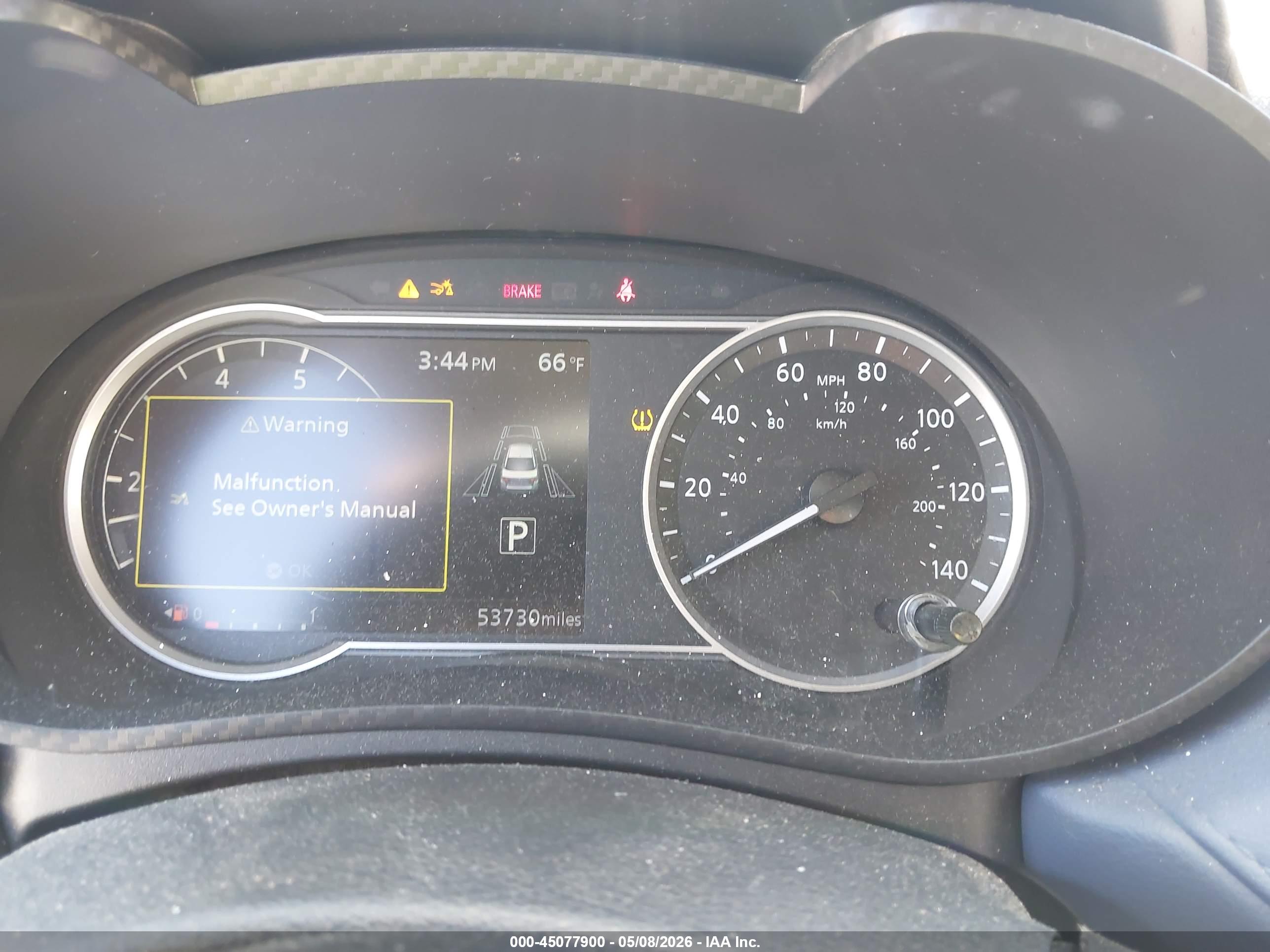 NISSAN VERSA image 7