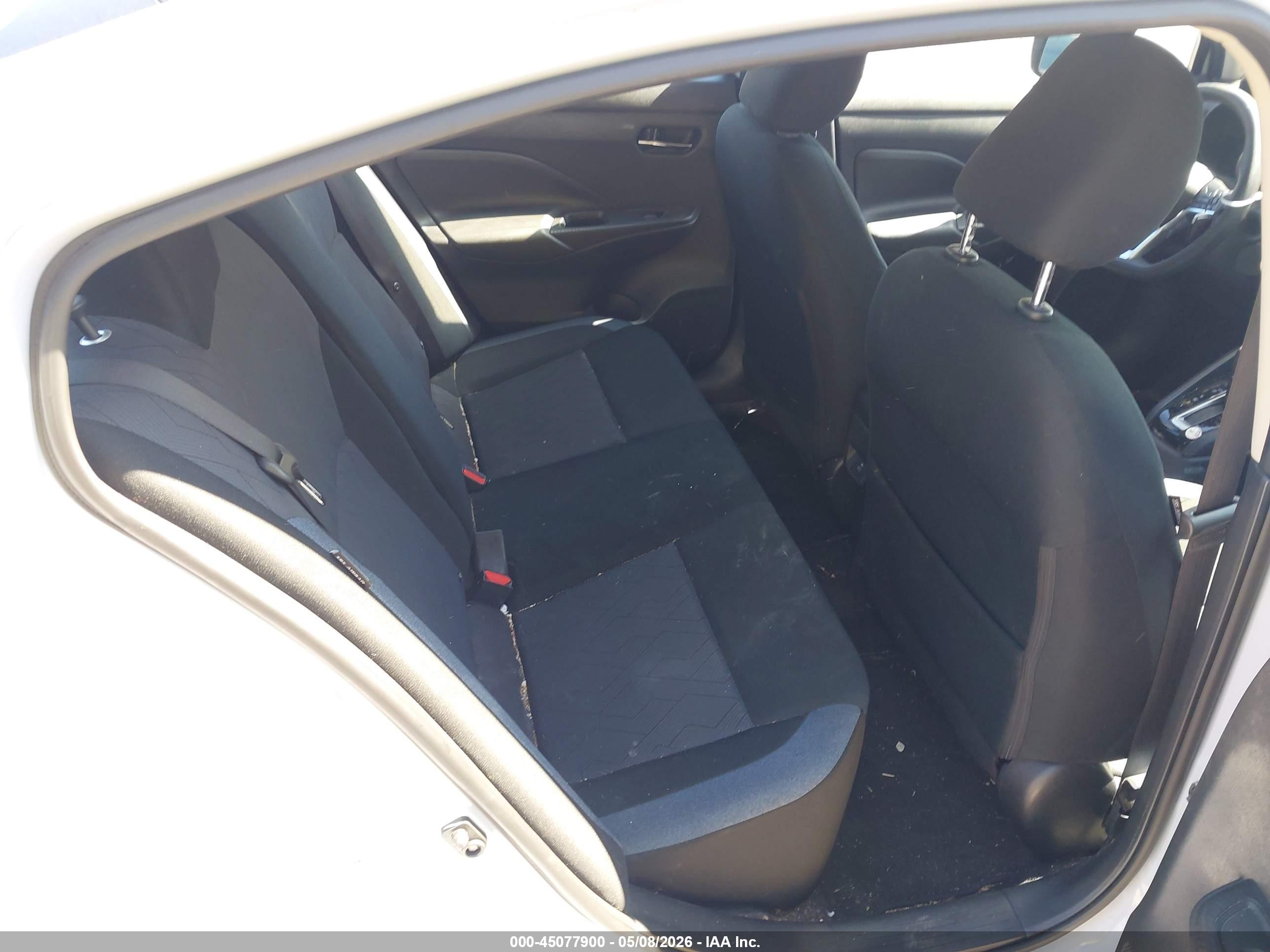 NISSAN VERSA image 8