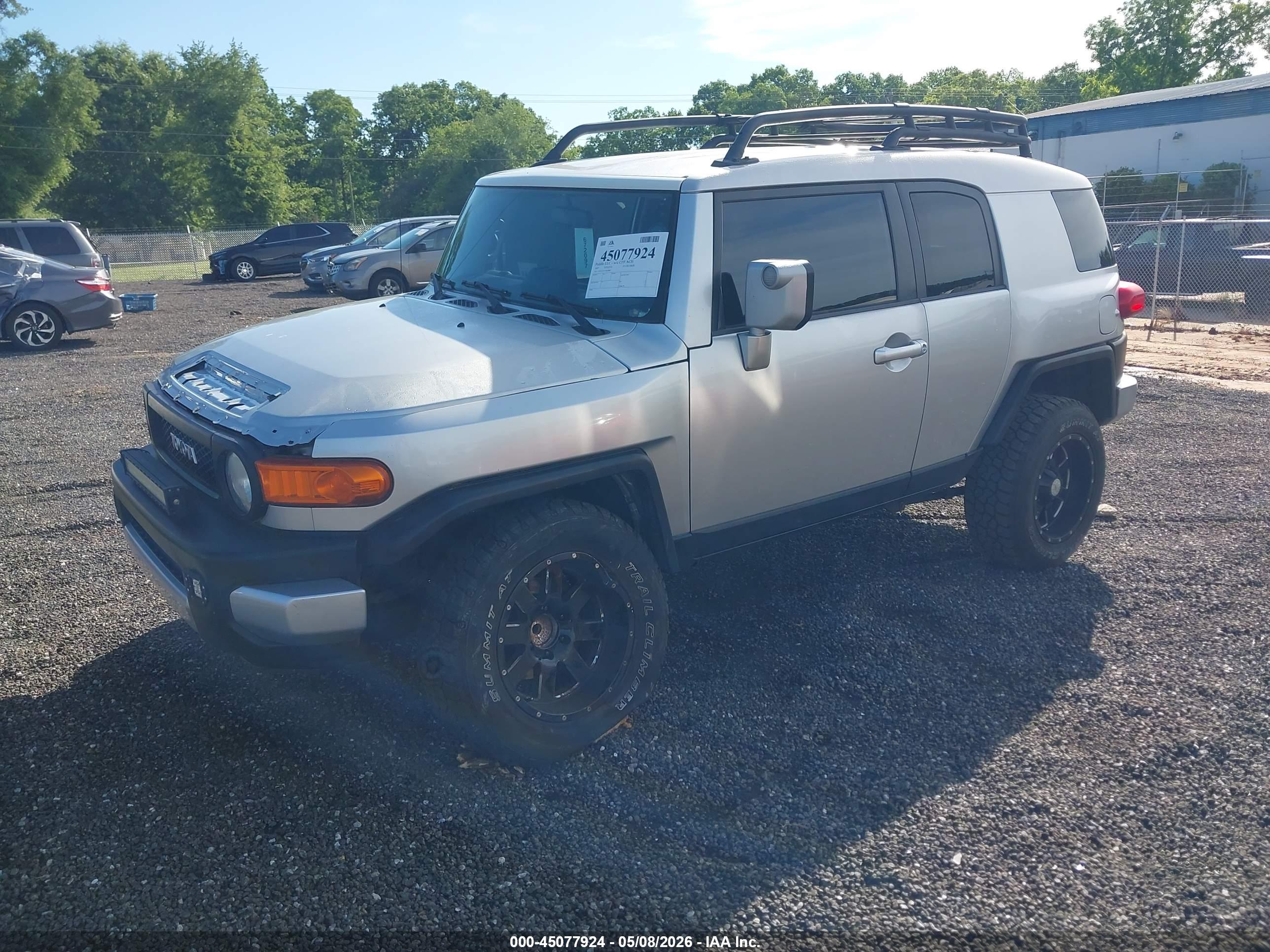 TOYOTA FJ image 2