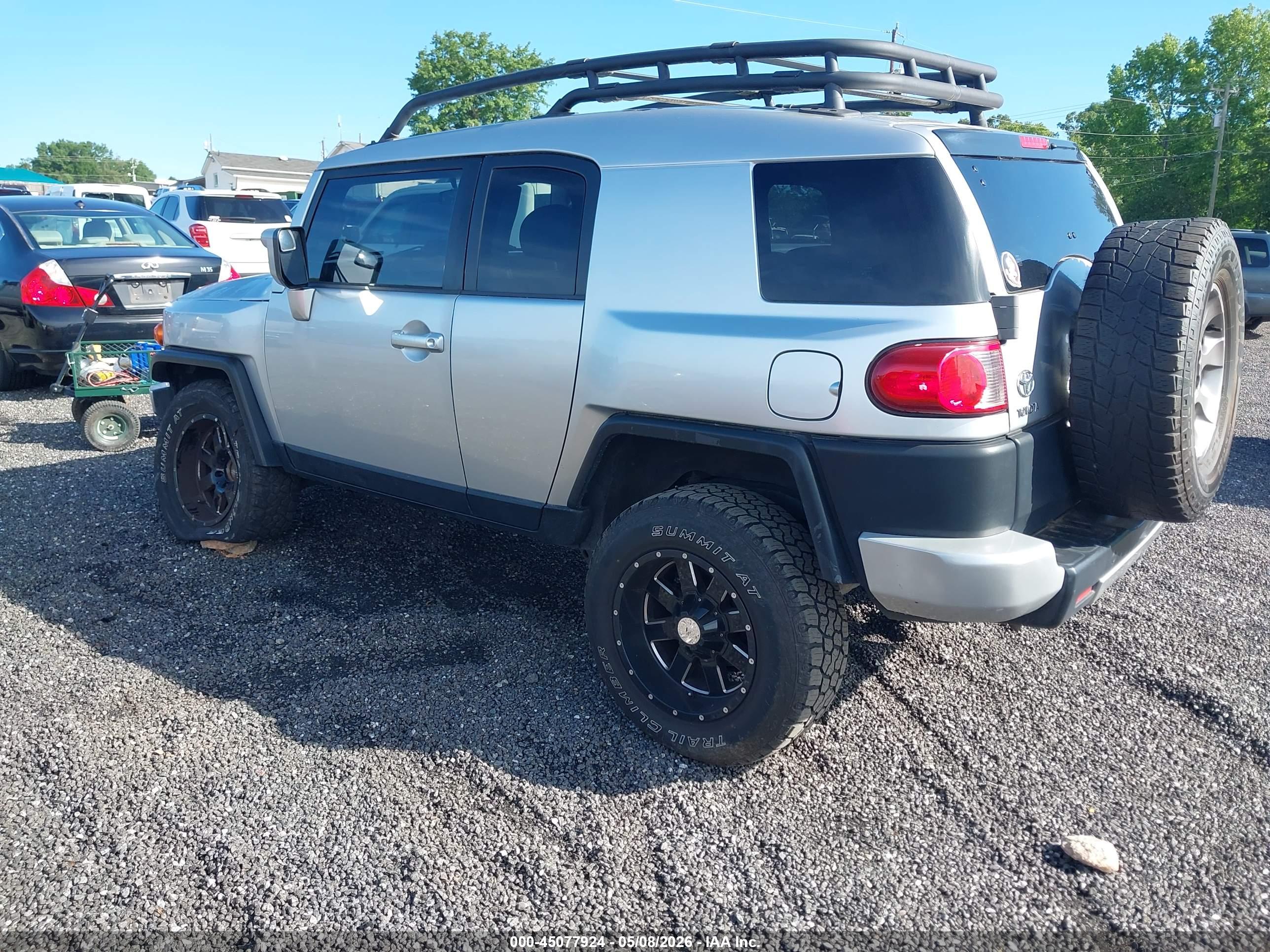 TOYOTA FJ image 3