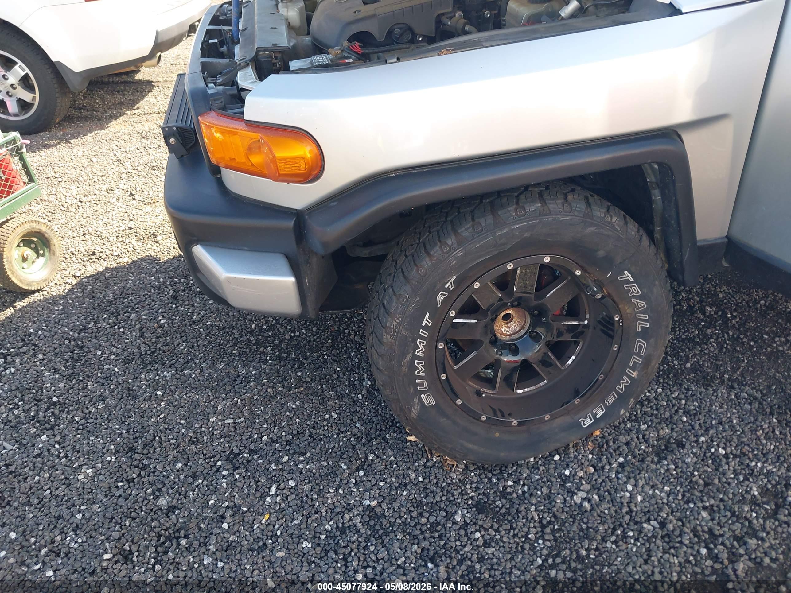 TOYOTA FJ image 6