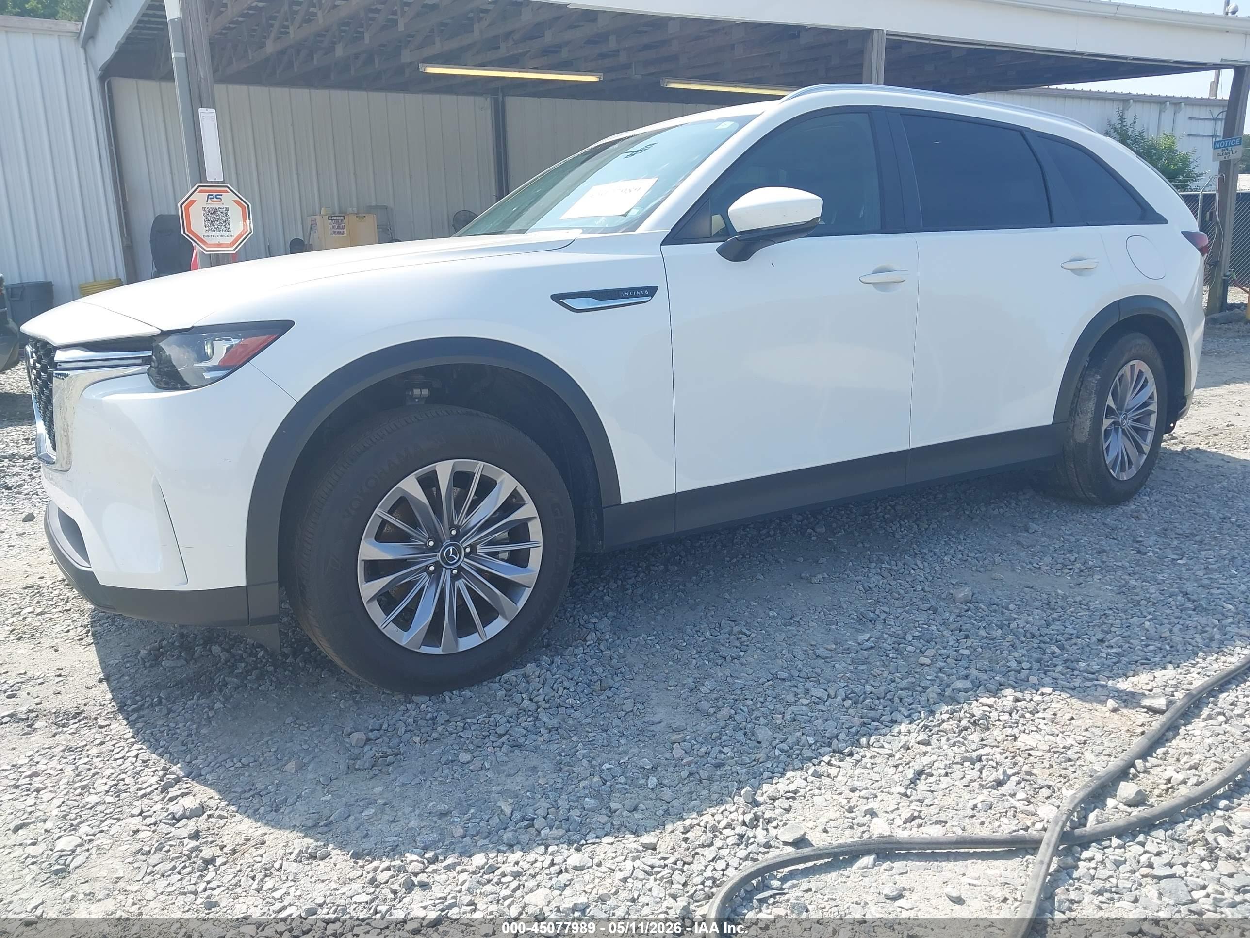 MAZDA CX-90 image 2