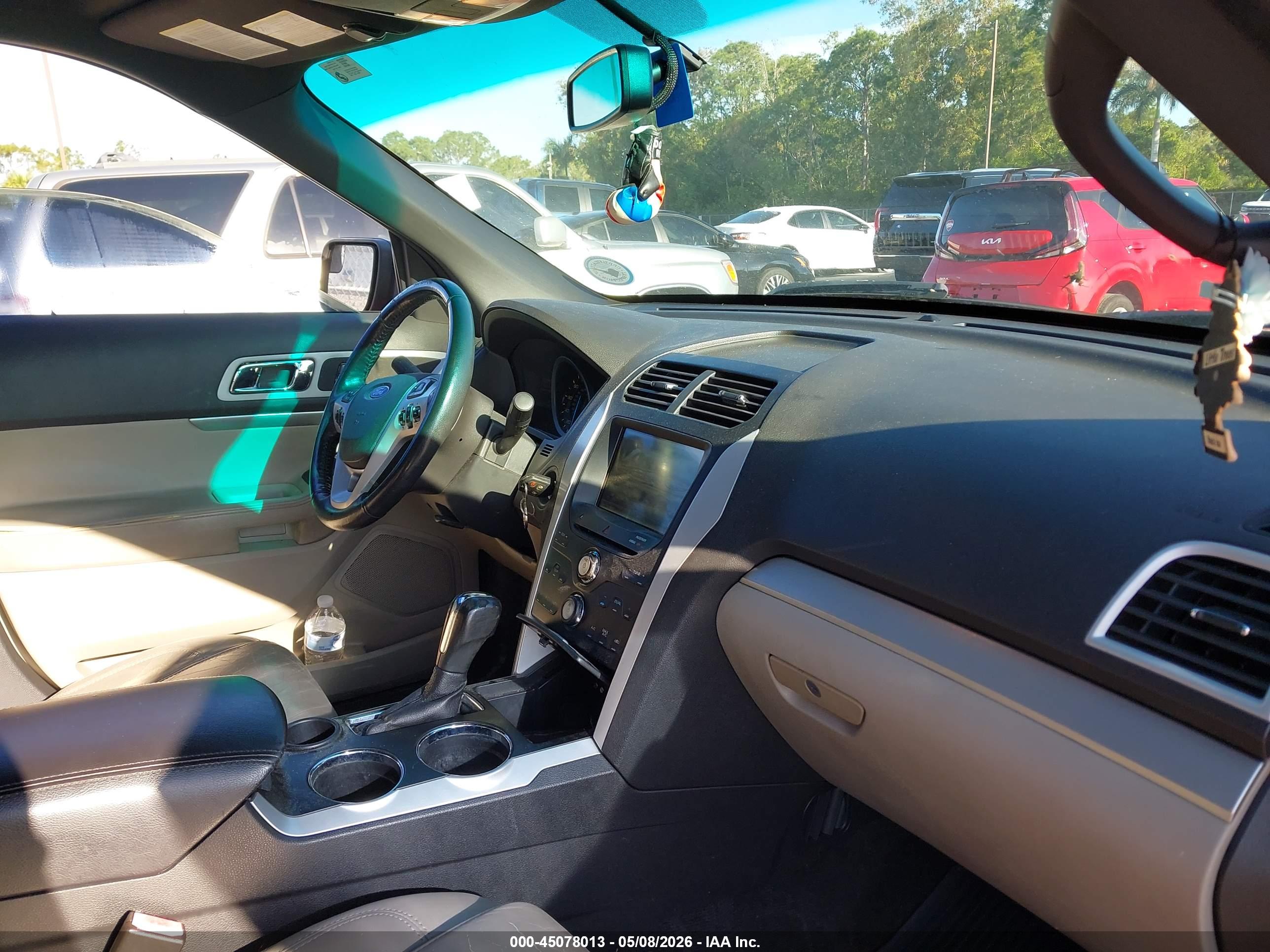 FORD EXPLORER image 5
