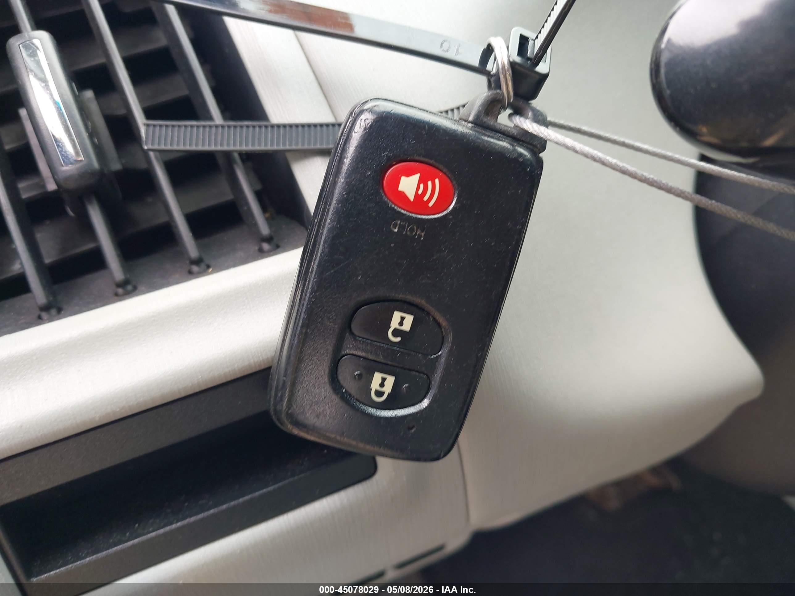 TOYOTA PRIUS image 11