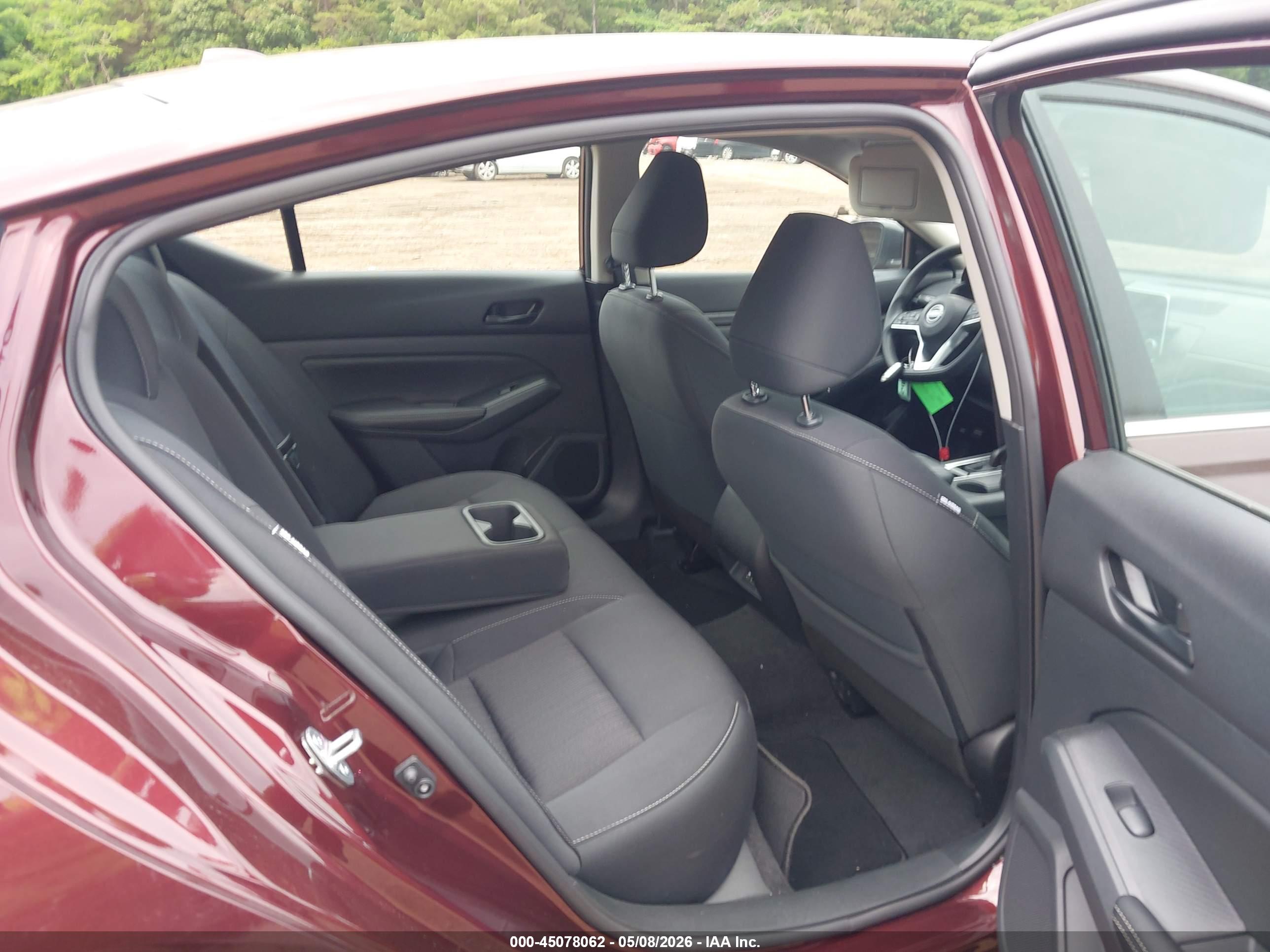 NISSAN ALTIMA image 8