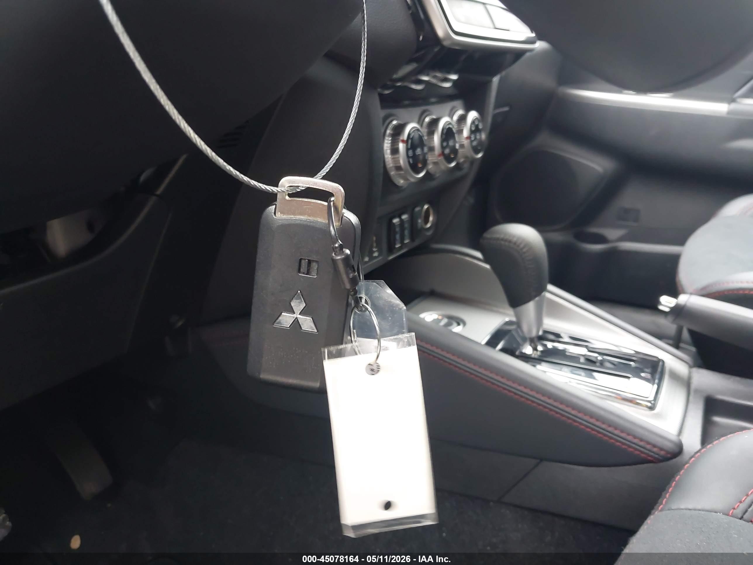 MITSUBISHI OUTLANDER image 11