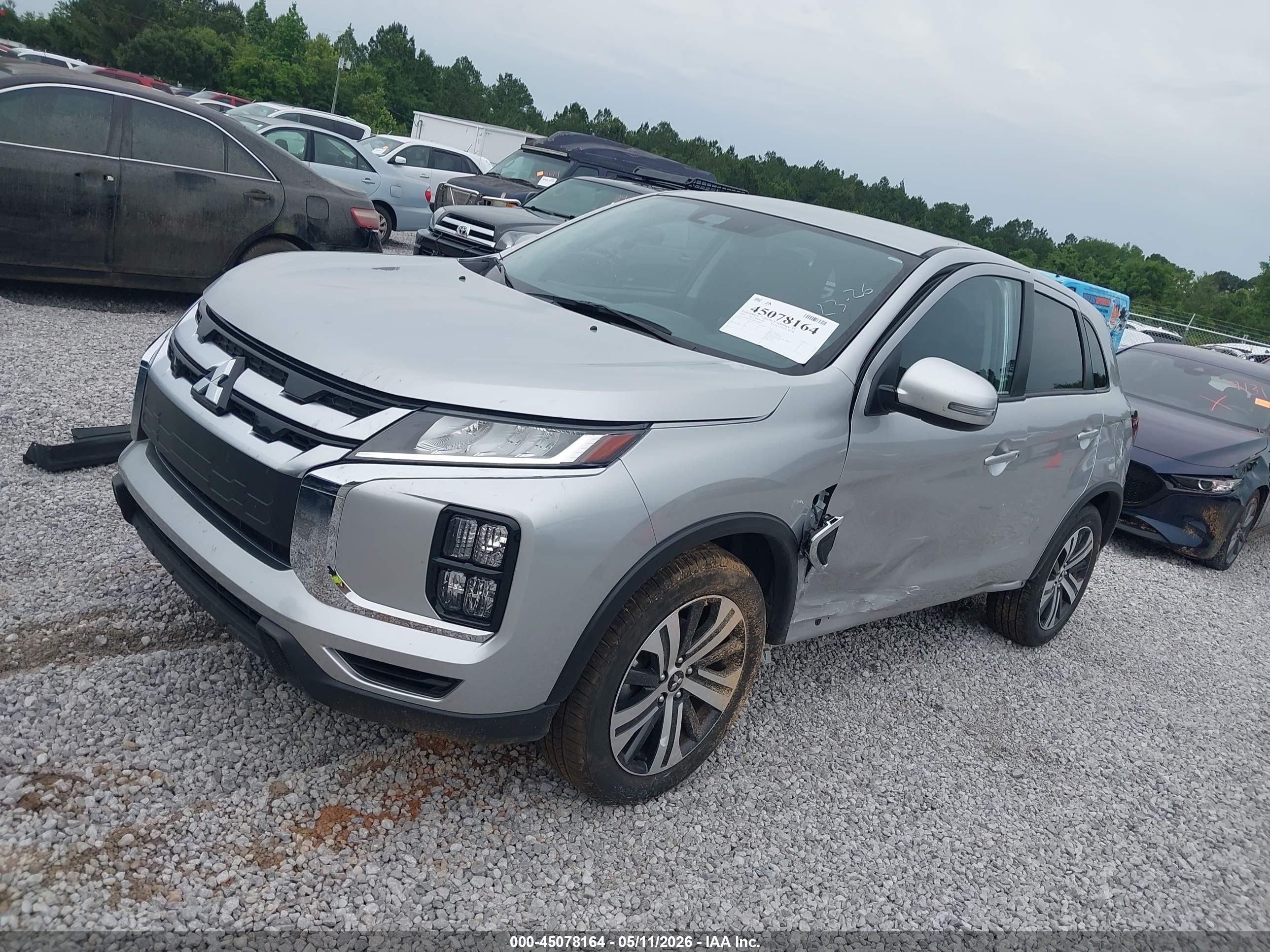 MITSUBISHI OUTLANDER image 2