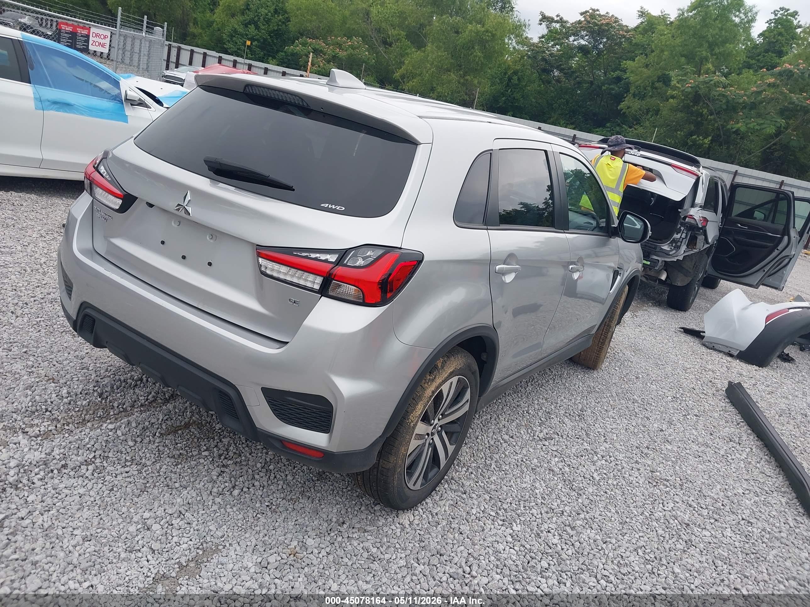 MITSUBISHI OUTLANDER image 4